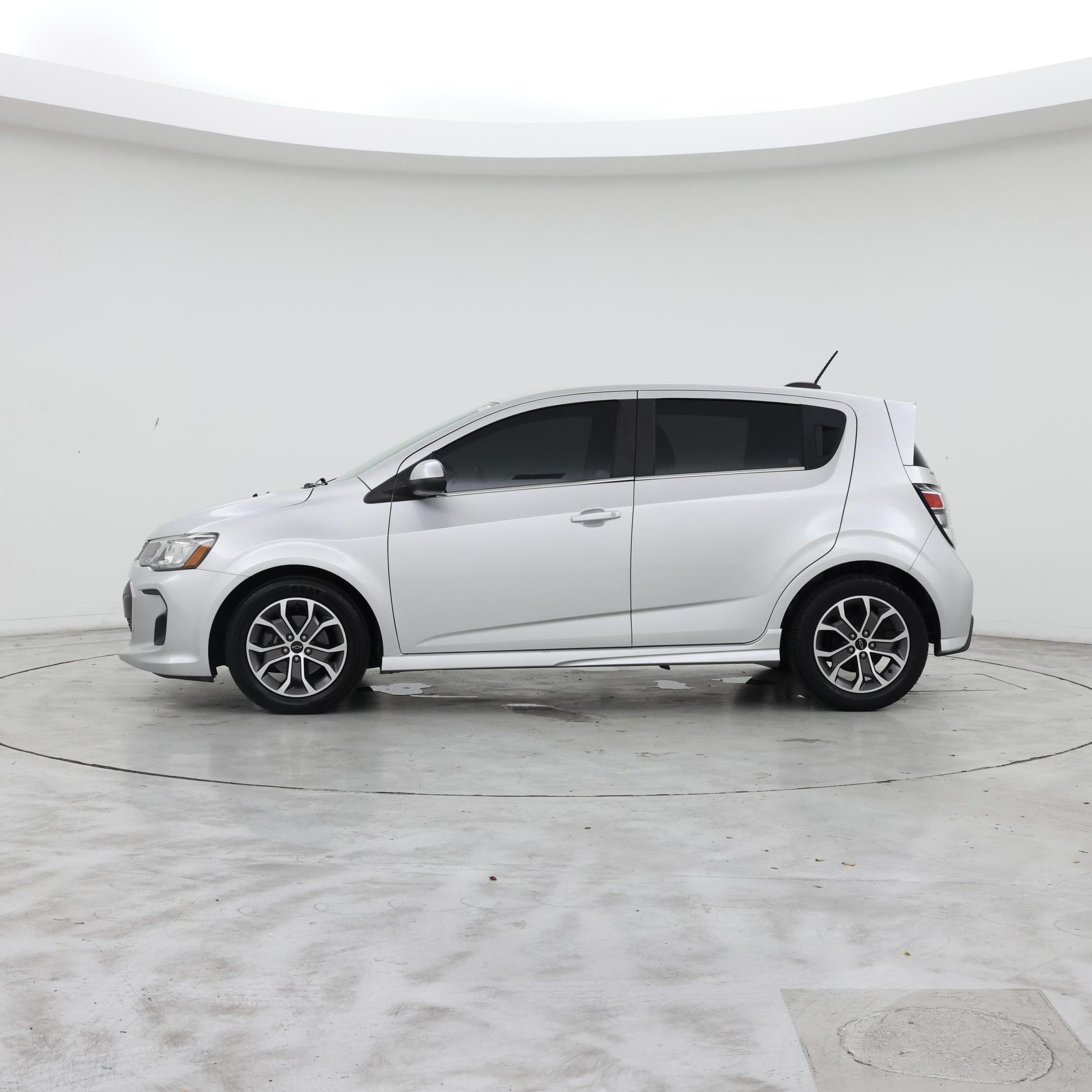 Thumbnail: 2018 Chevrolet Sonic - 3