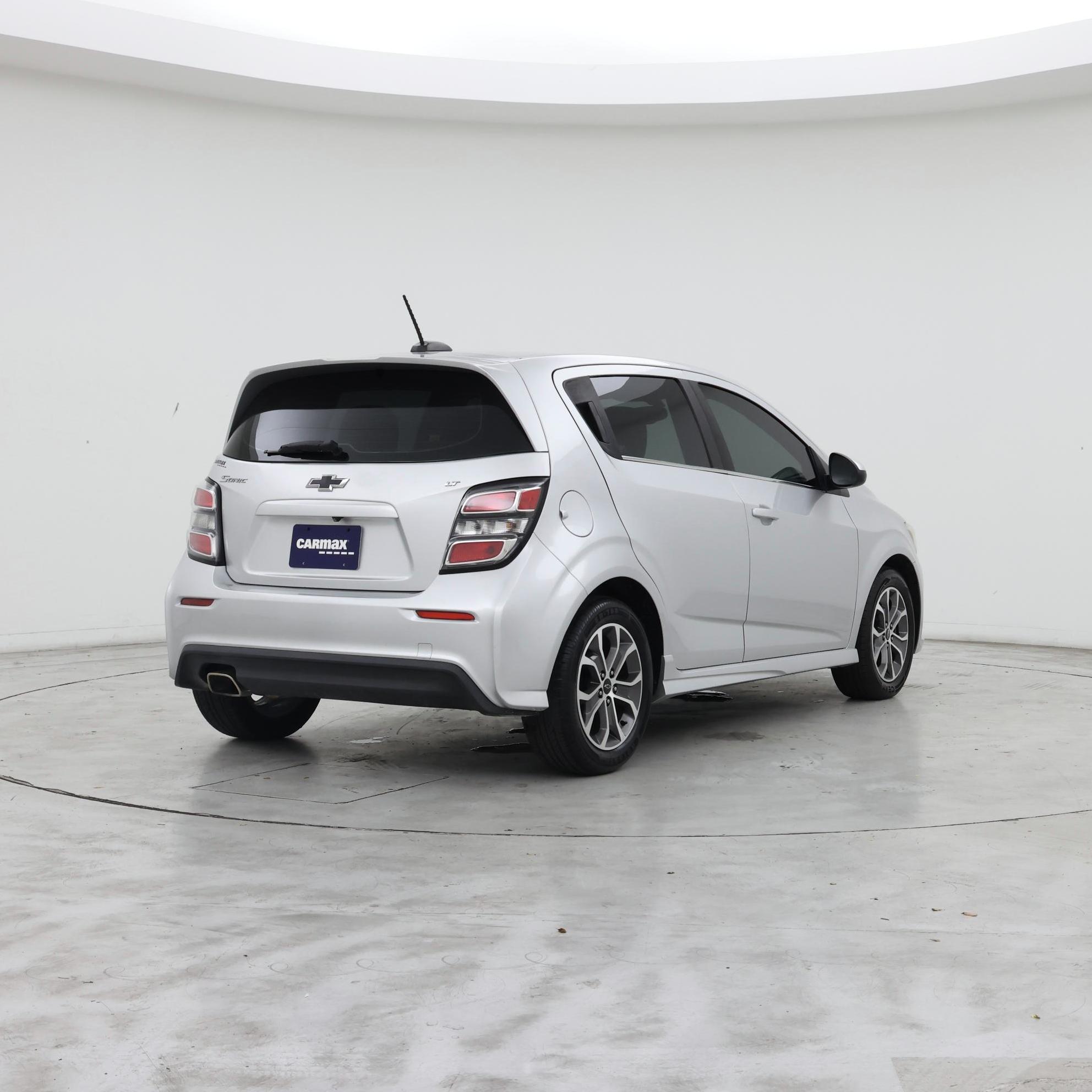 Thumbnail: 2018 Chevrolet Sonic - 8