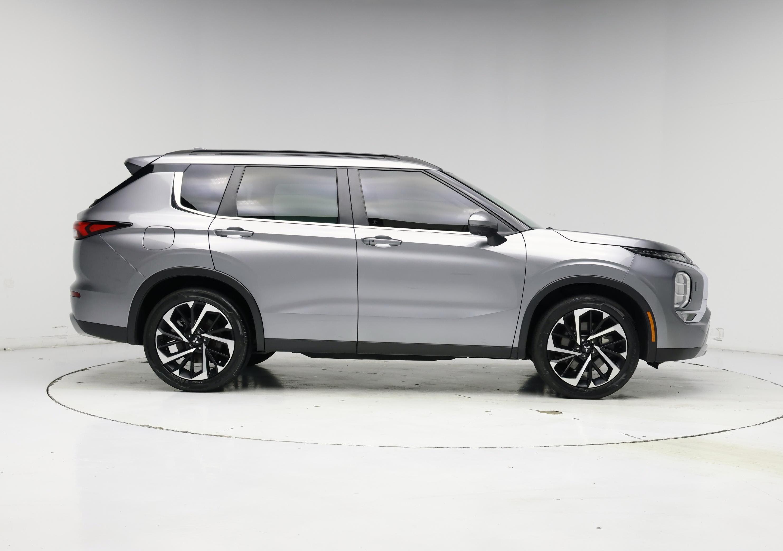 Thumbnail: 2022 Mitsubishi Outlander - 7
