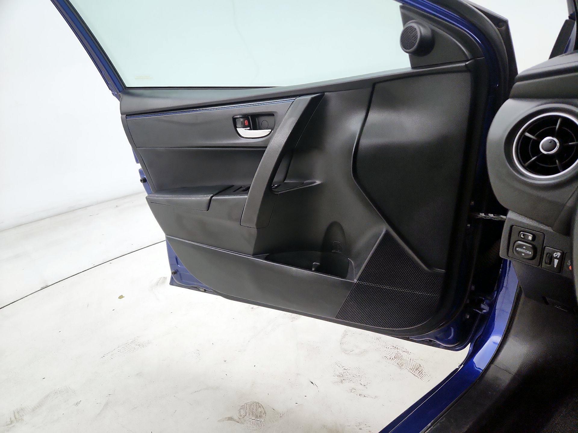 Thumbnail: 2017 Toyota Corolla - 12