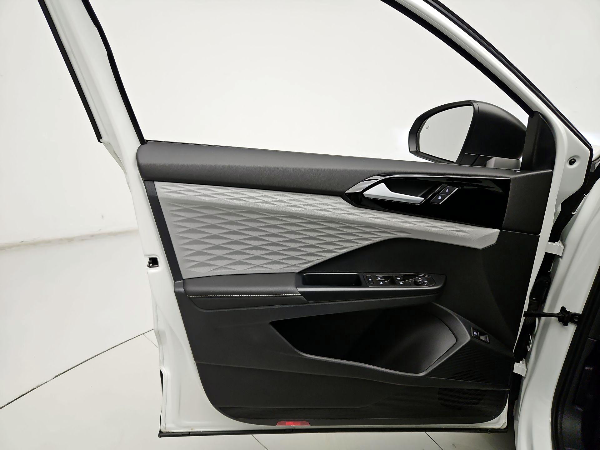 Thumbnail: 2024 Volkswagen Taos - 12