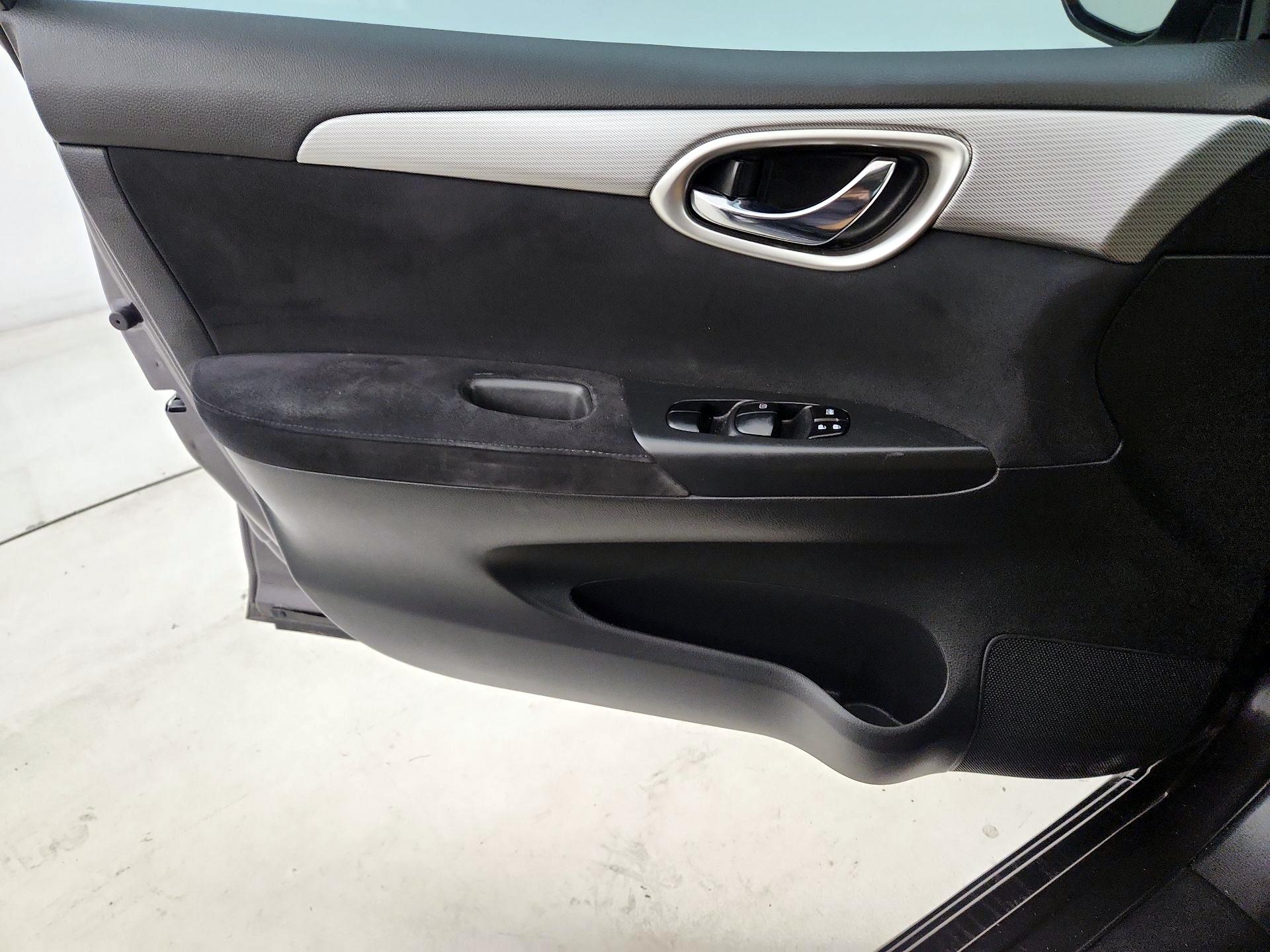 Thumbnail: 2015 Nissan Sentra - 12