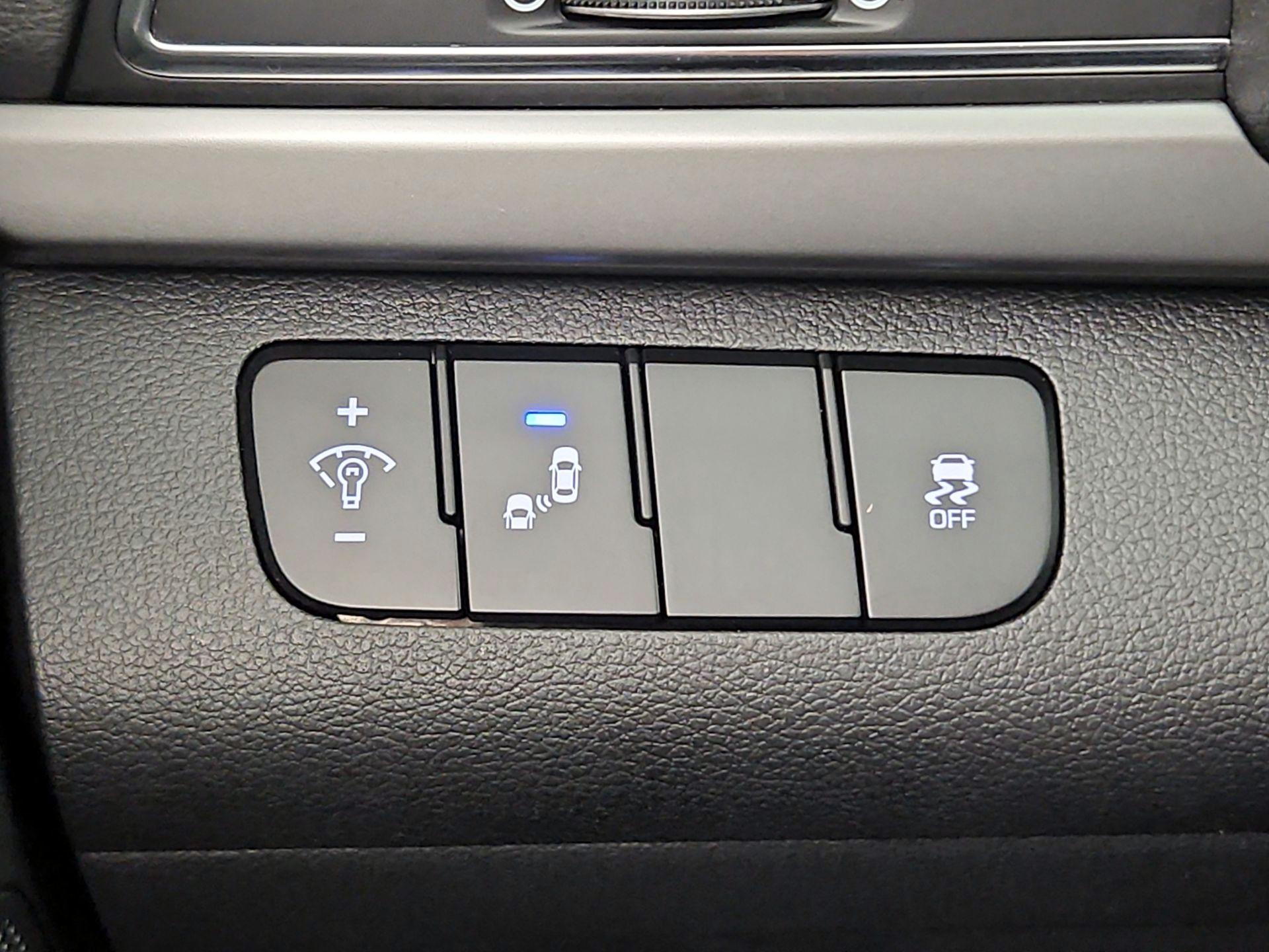 Thumbnail: 2017 Hyundai Elantra - 13