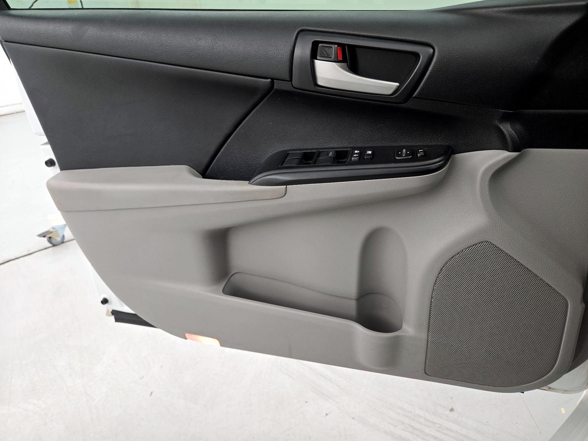 Thumbnail: 2014 Toyota Camry - 12