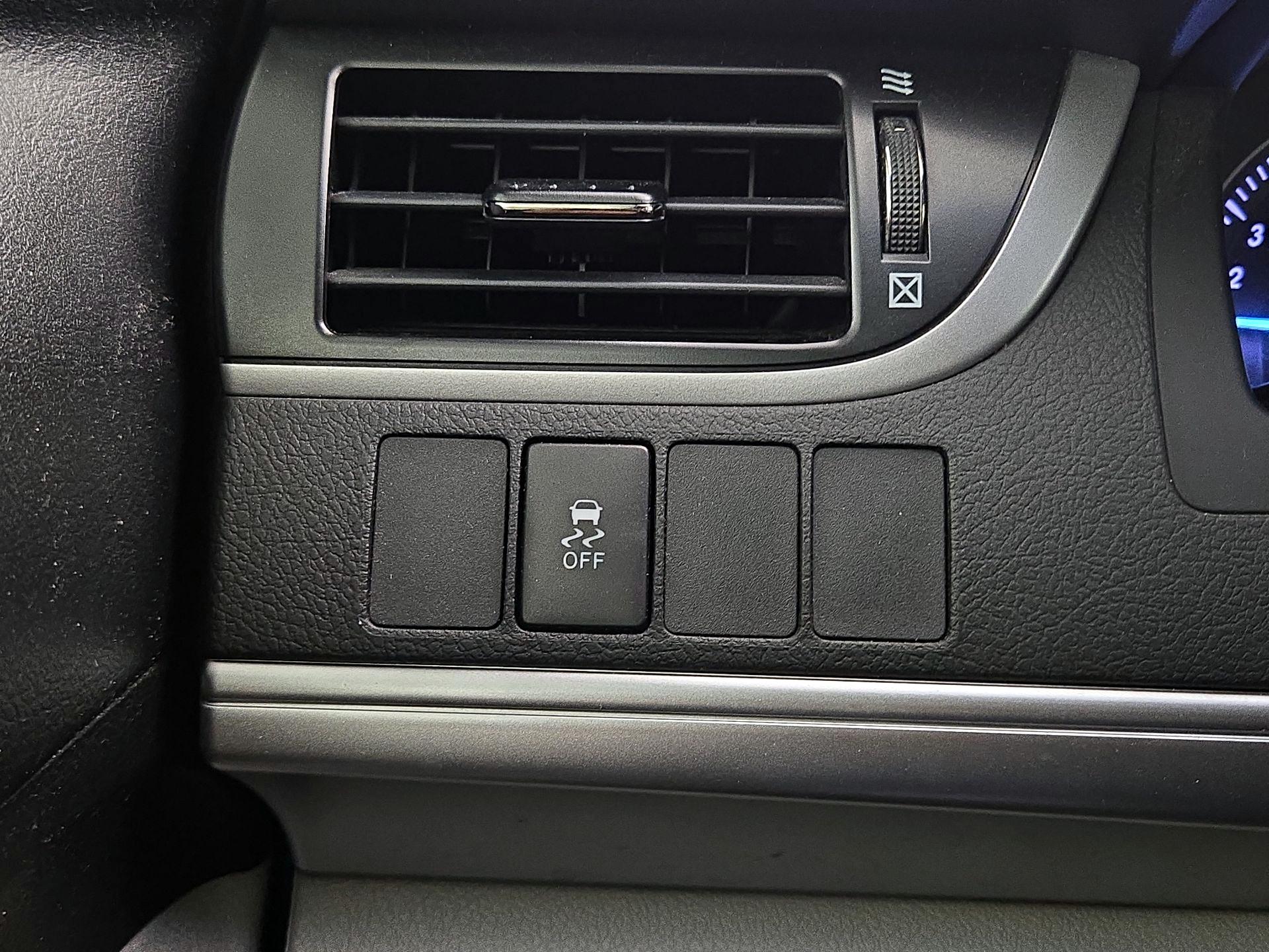 Thumbnail: 2014 Toyota Camry - 13