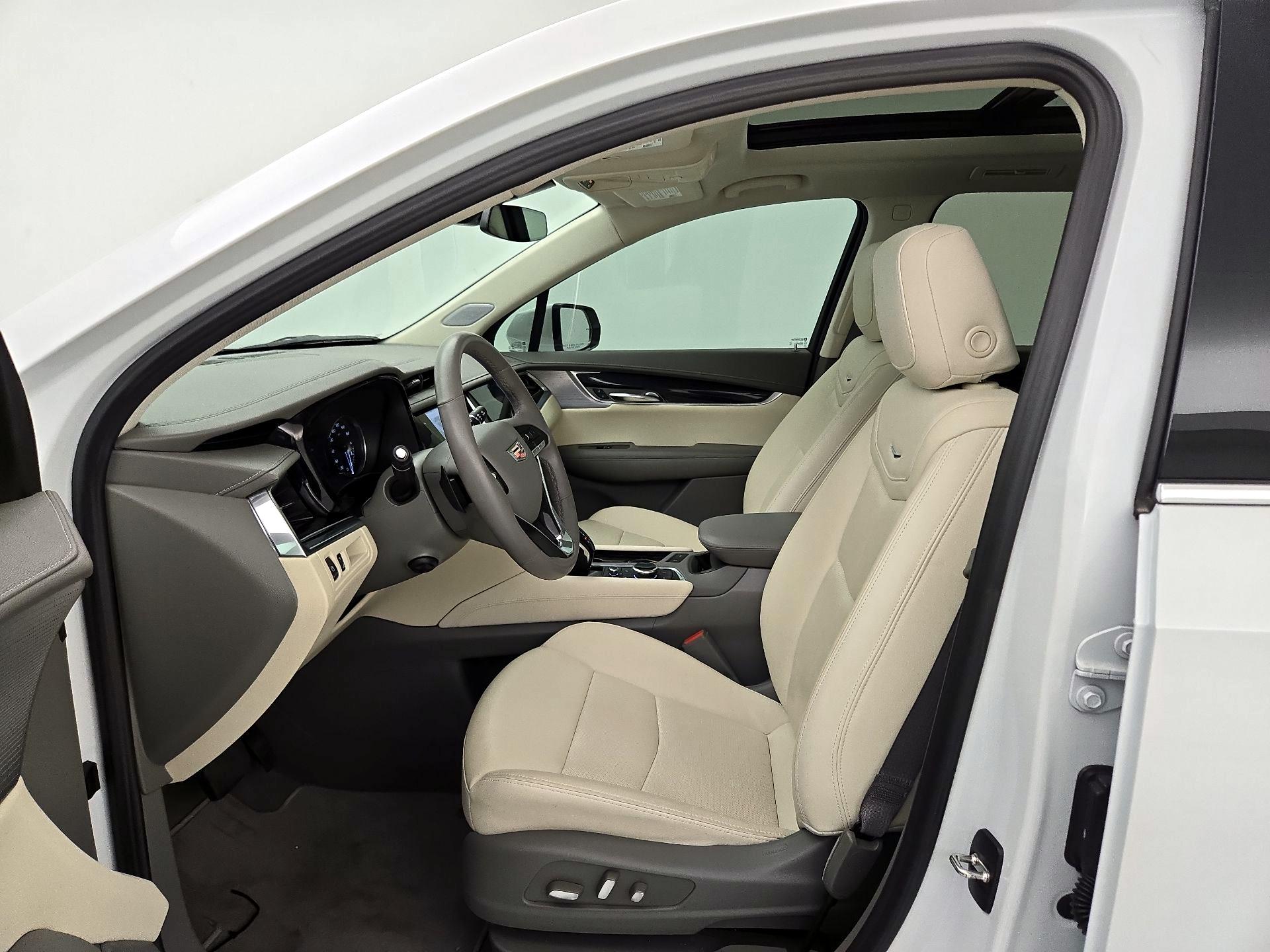 Thumbnail: 2023 Cadillac XT6 - 11