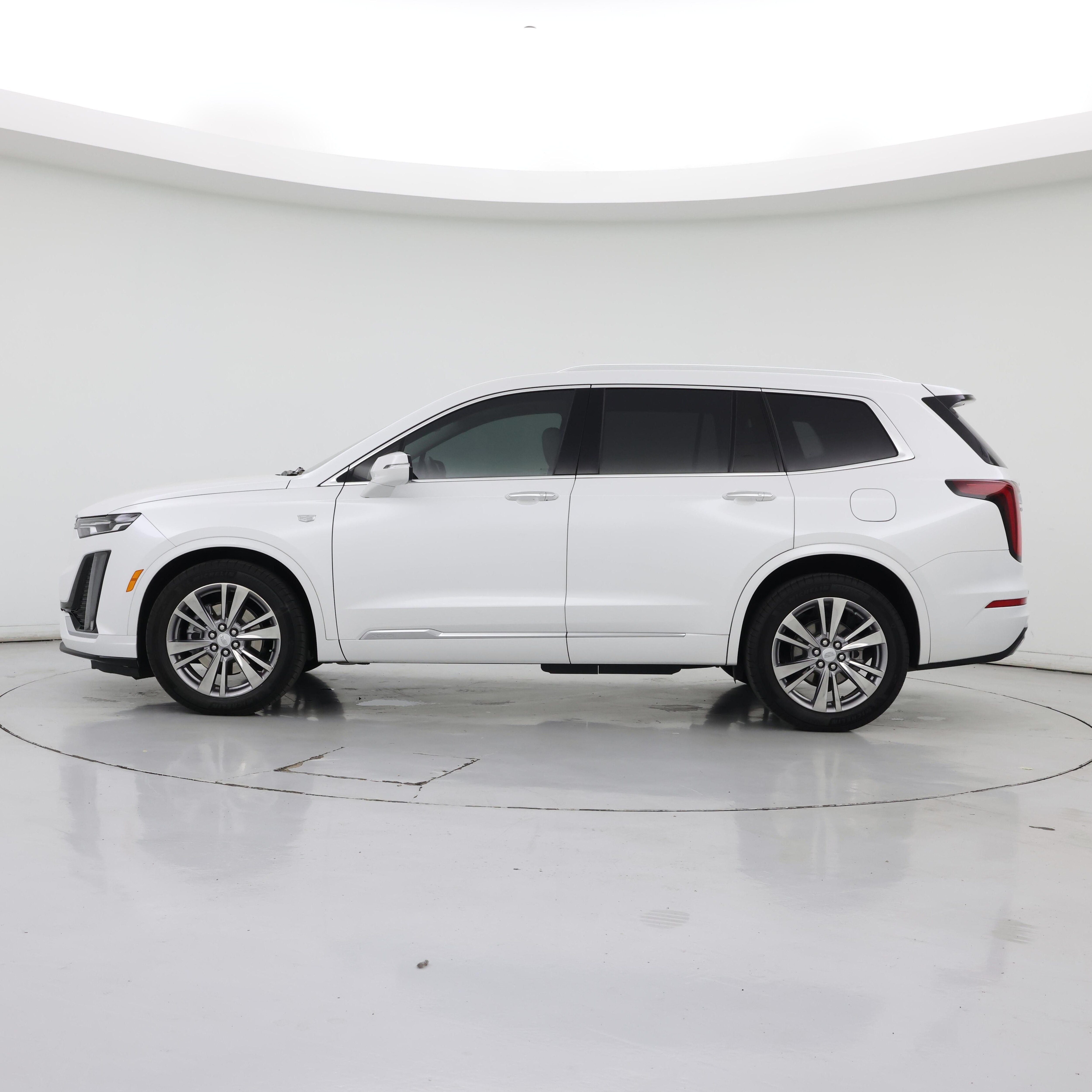 Thumbnail: 2023 Cadillac XT6 - 3