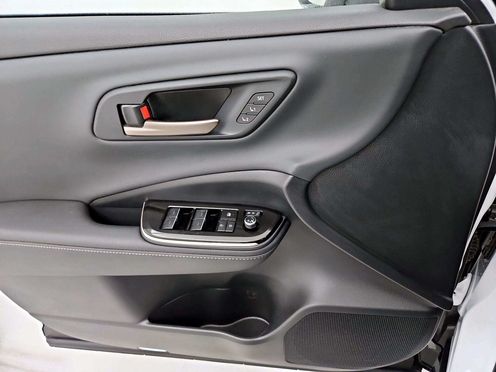 Thumbnail: 2025 Toyota Crown Signia - 12