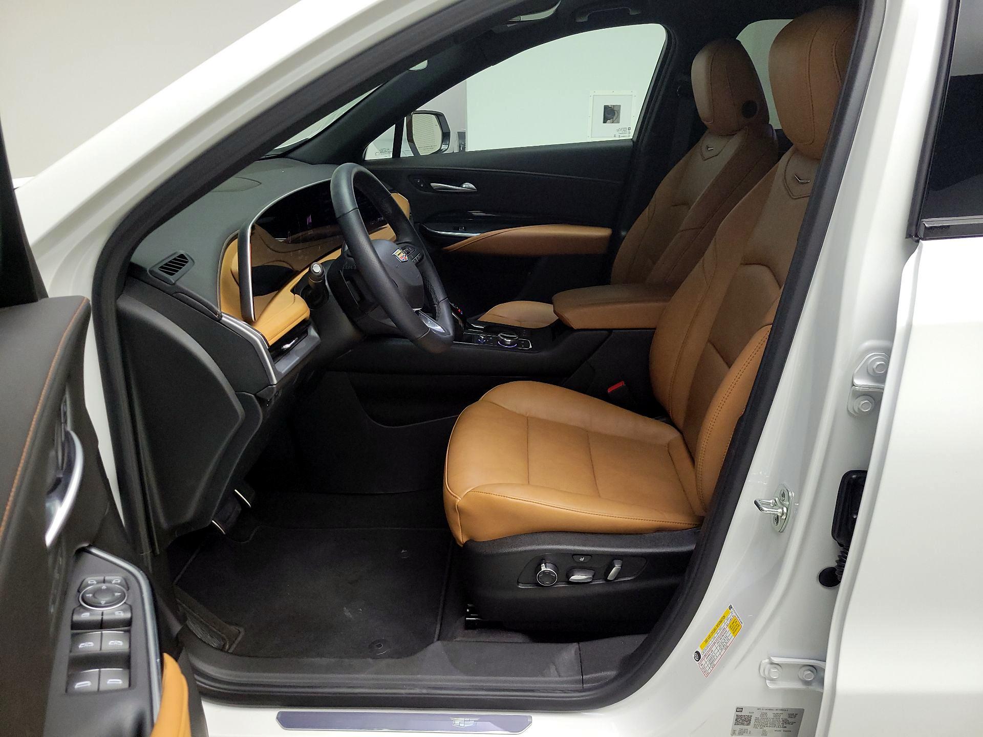 Thumbnail: 2025 Cadillac XT4 - 9