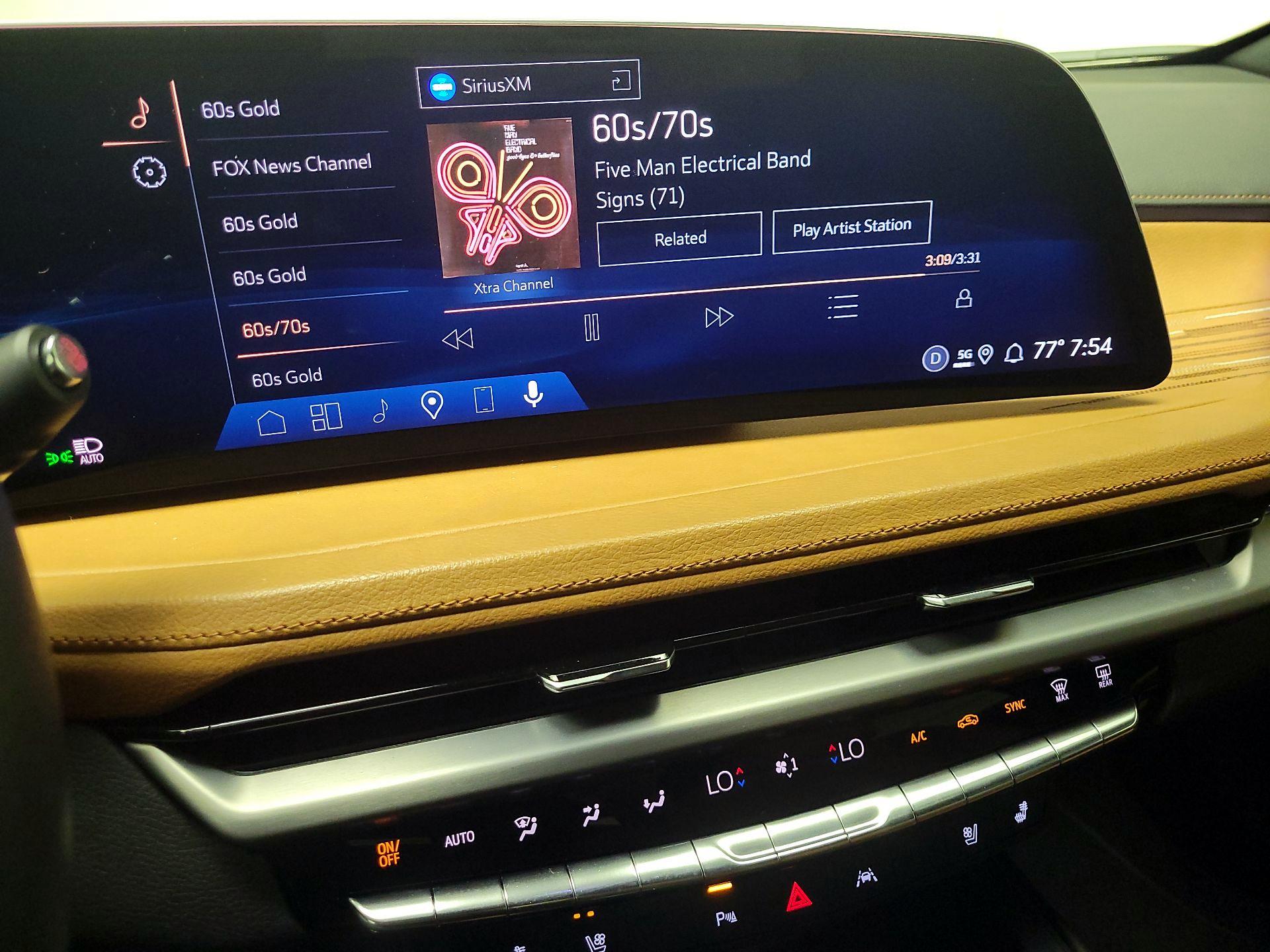 Thumbnail: 2025 Cadillac XT4 - 14