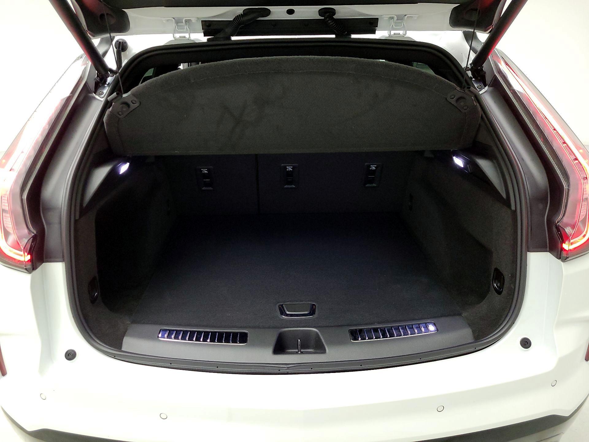 Thumbnail: 2025 Cadillac XT4 - 19