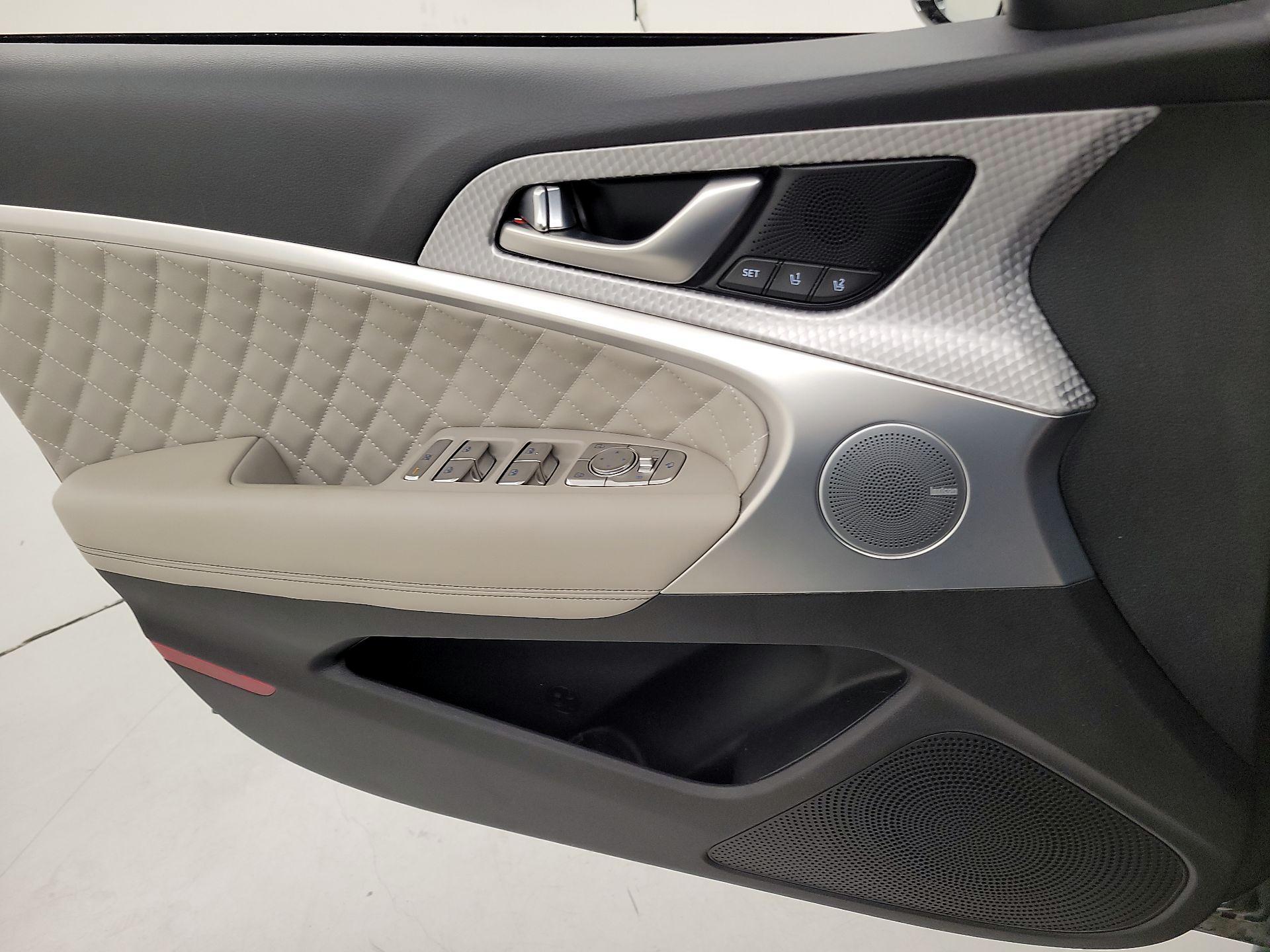 Thumbnail: 2023 Genesis G70 - 12