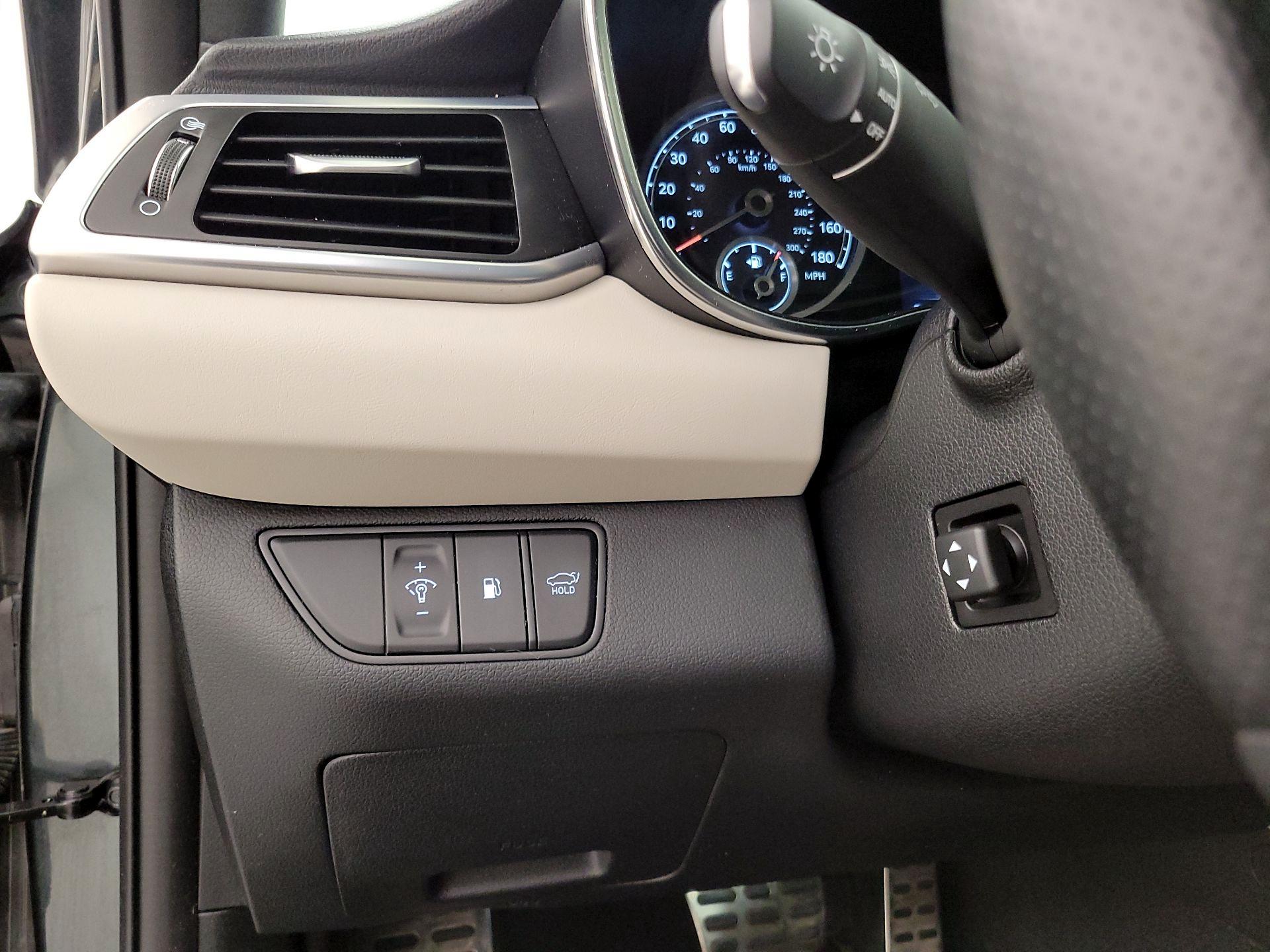 Thumbnail: 2023 Genesis G70 - 13