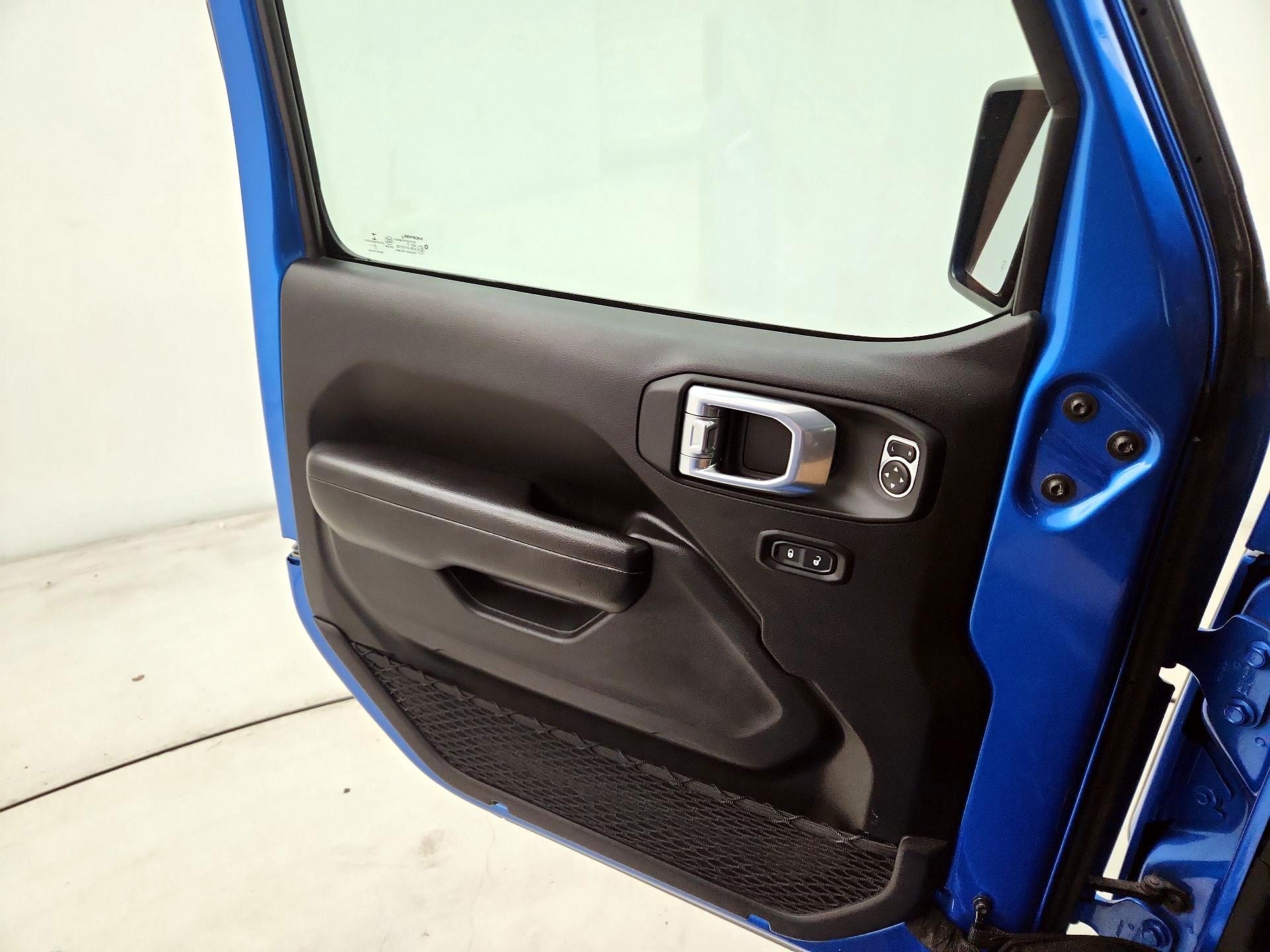 Thumbnail: 2021 Jeep Gladiator - 12