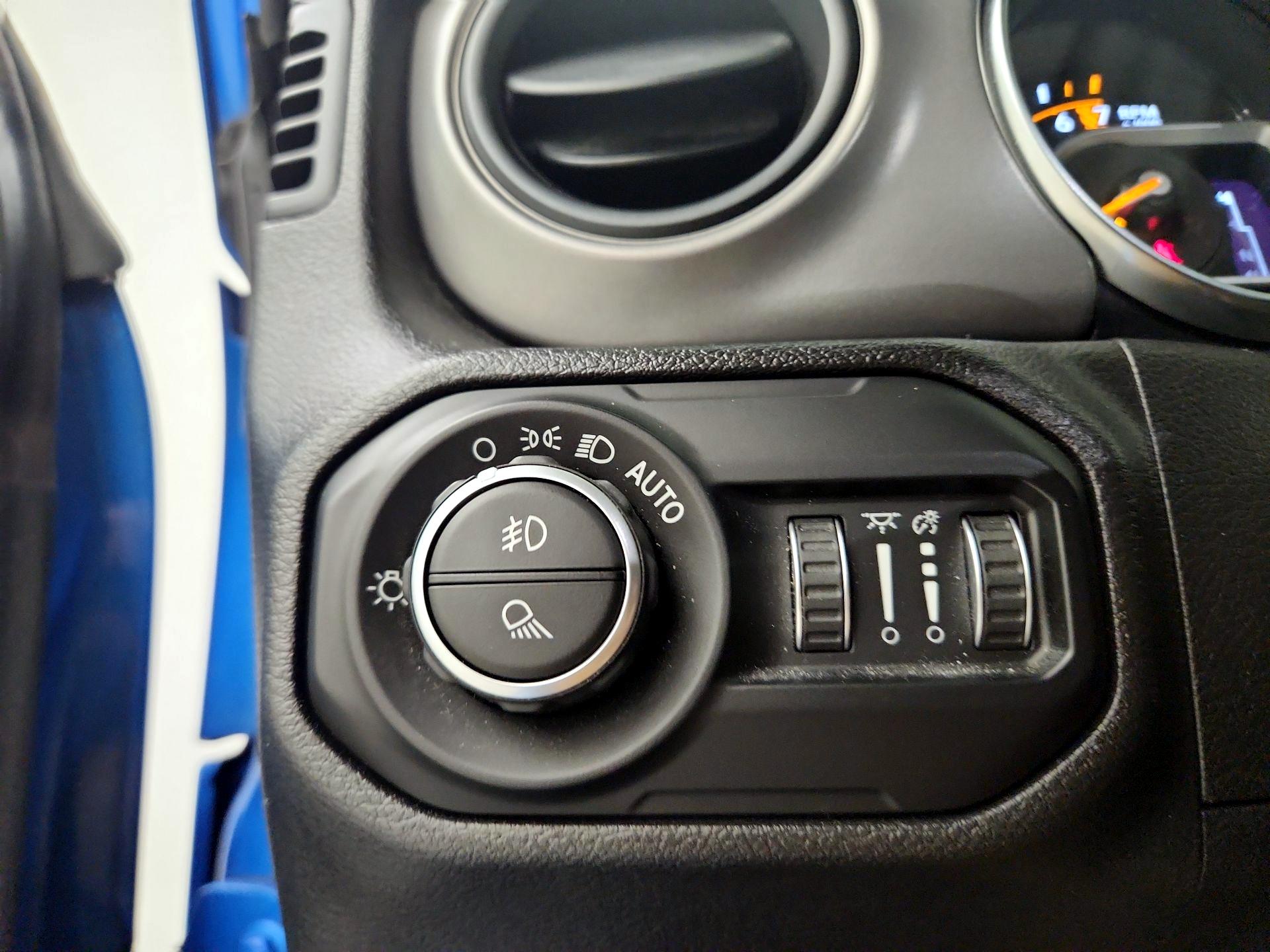 Thumbnail: 2021 Jeep Gladiator - 13