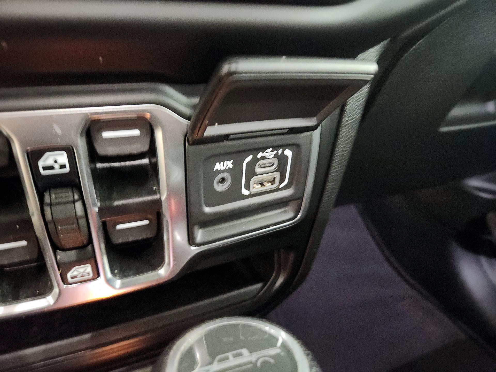 Thumbnail: 2021 Jeep Gladiator - 19