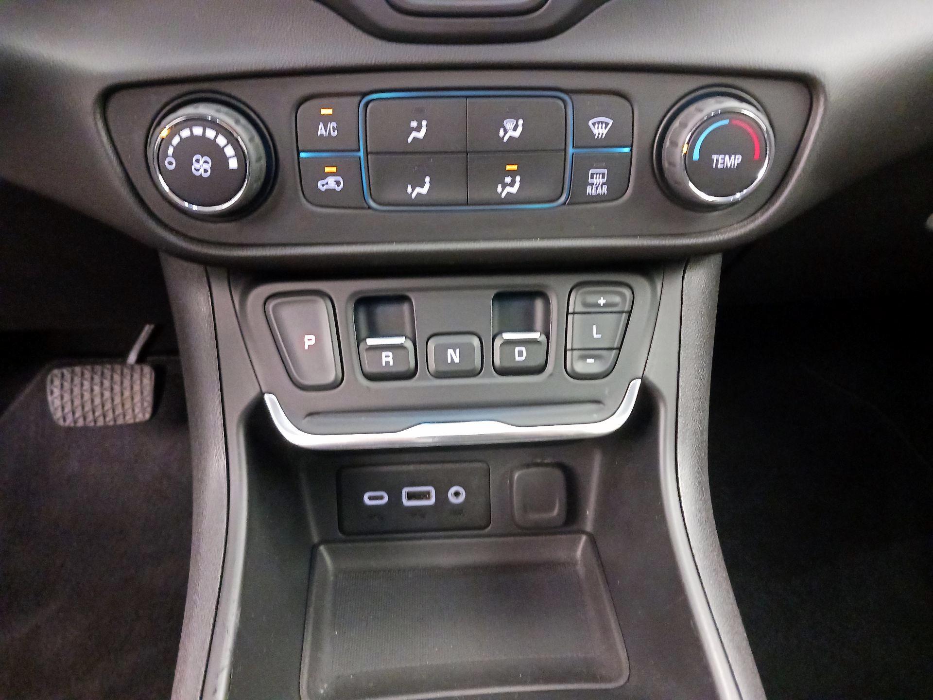 Thumbnail: 2021 GMC Terrain - 17