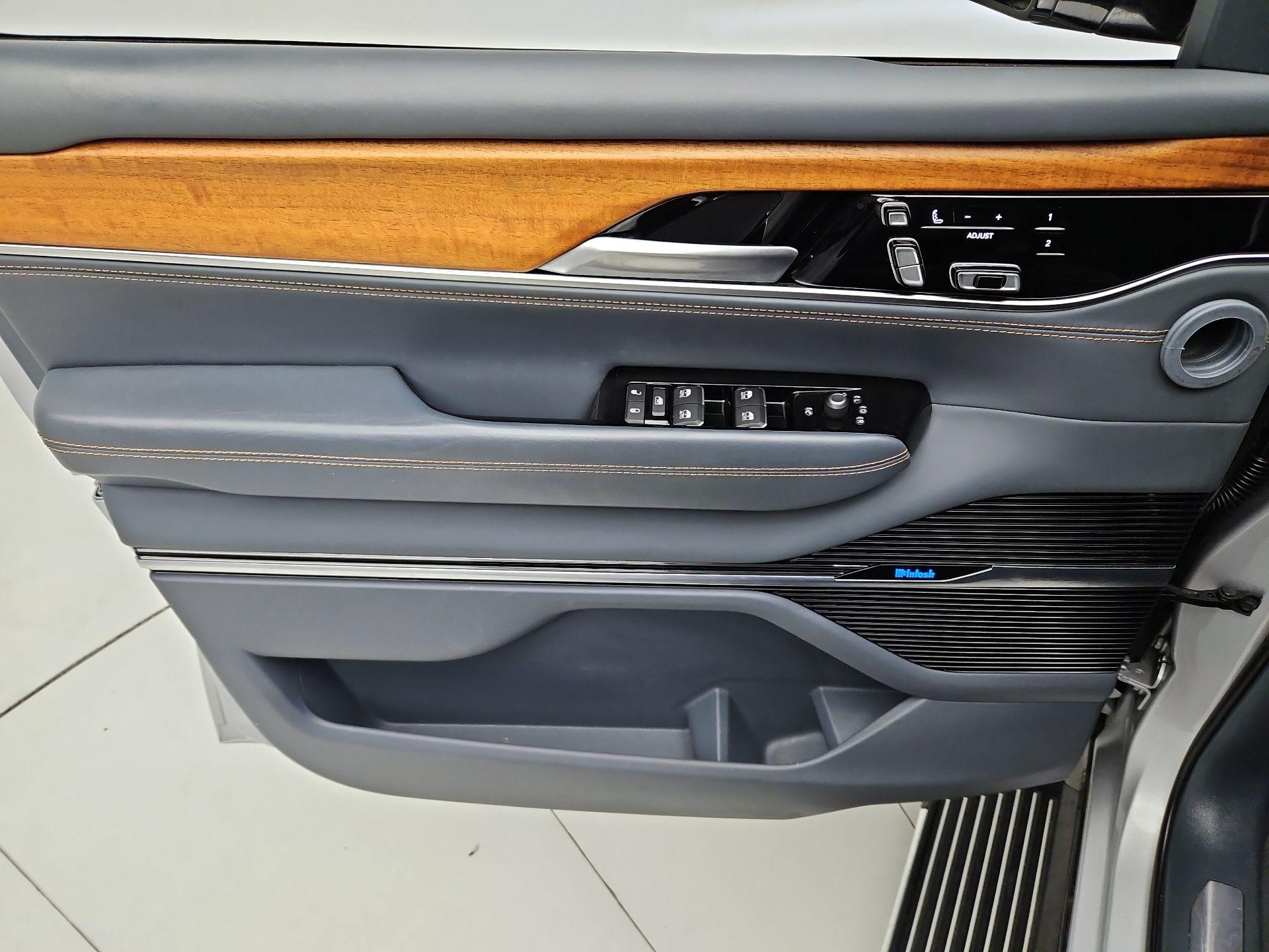 Thumbnail: 2022 Jeep Grand Wagoneer - 12