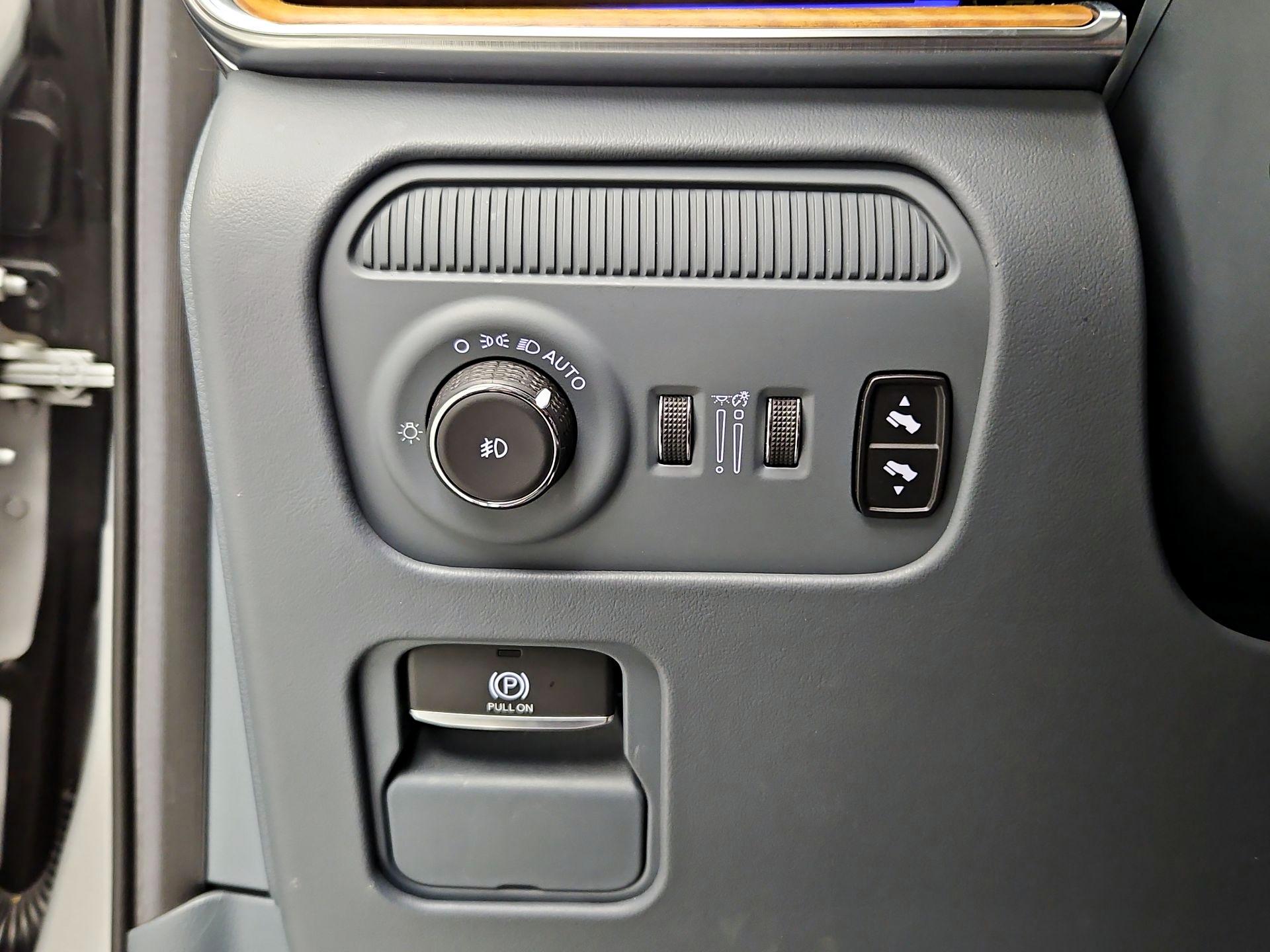 Thumbnail: 2022 Jeep Grand Wagoneer - 13