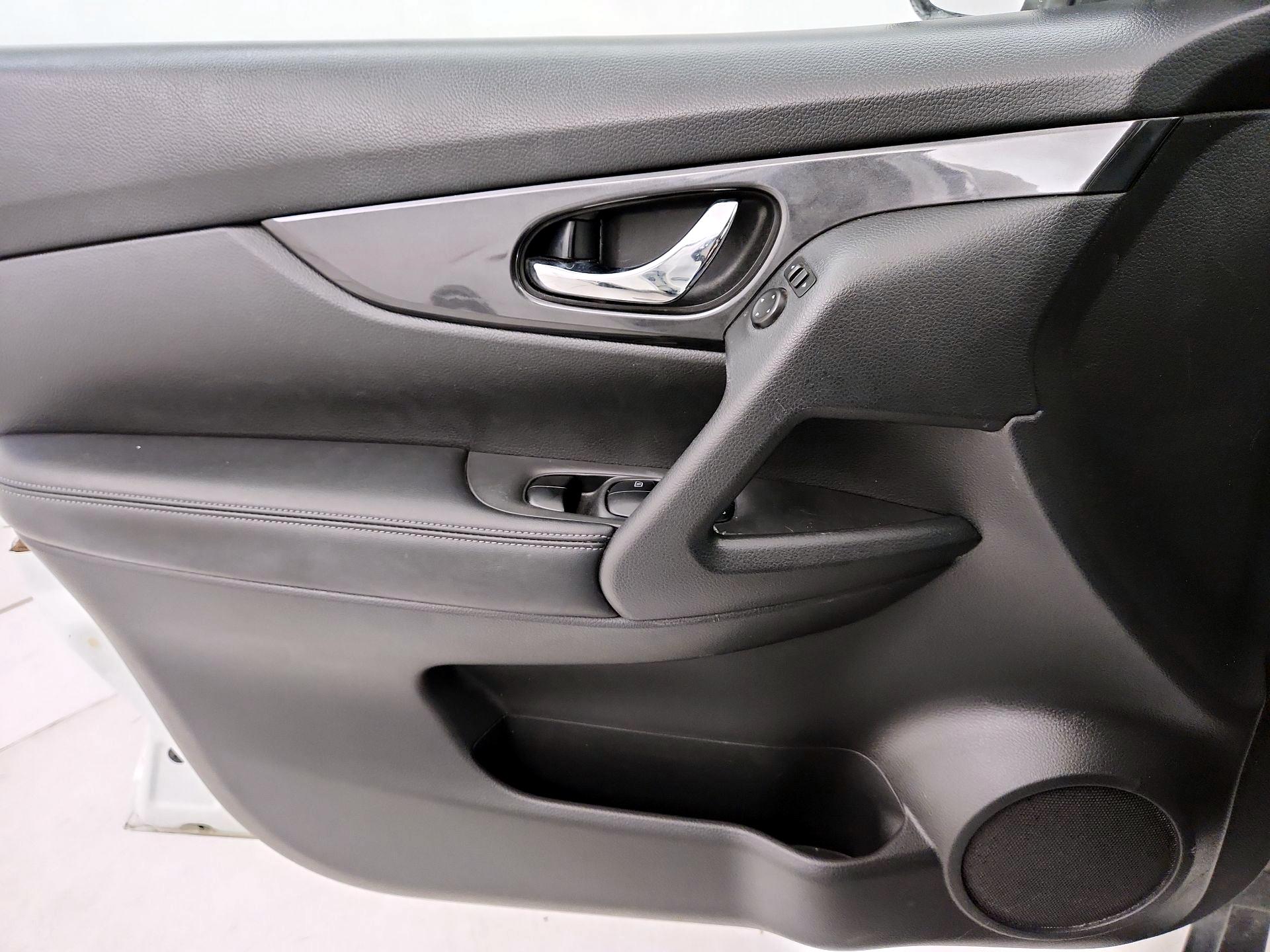 Thumbnail: 2018 Nissan Rogue - 12