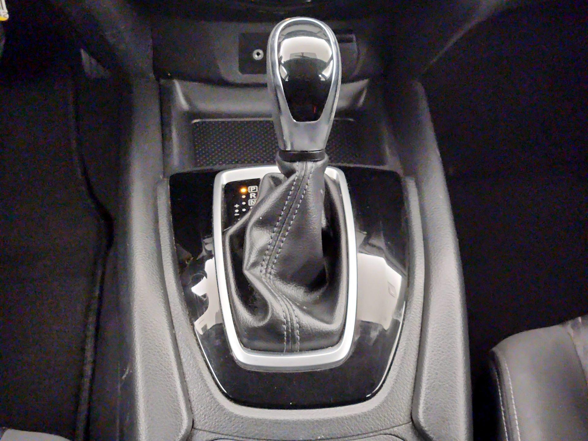 Thumbnail: 2018 Nissan Rogue - 17