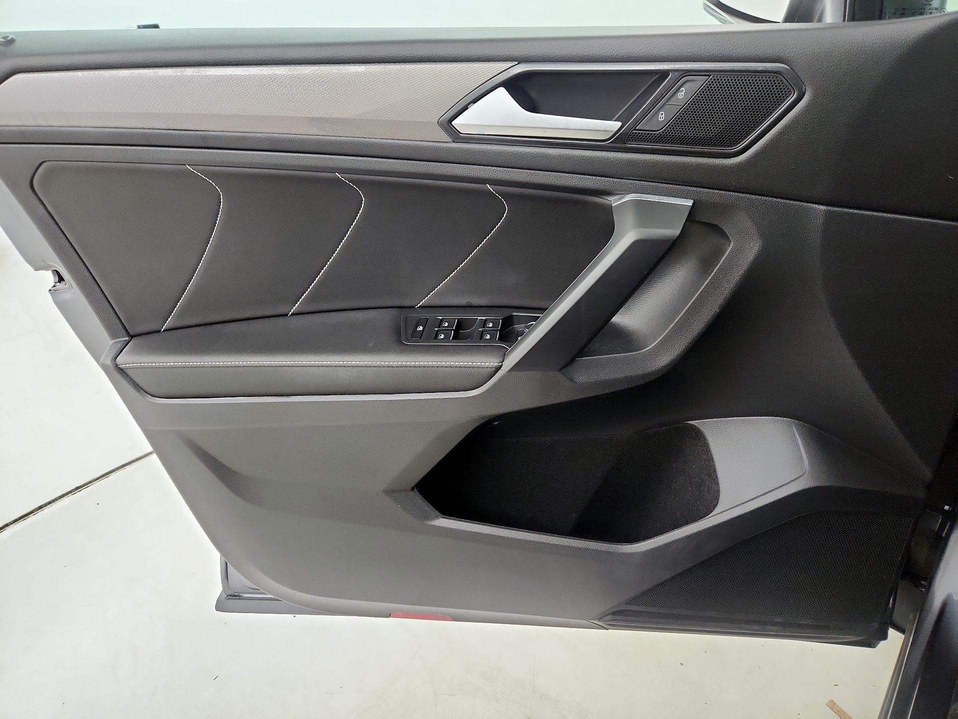 Thumbnail: 2023 Volkswagen Tiguan - 12