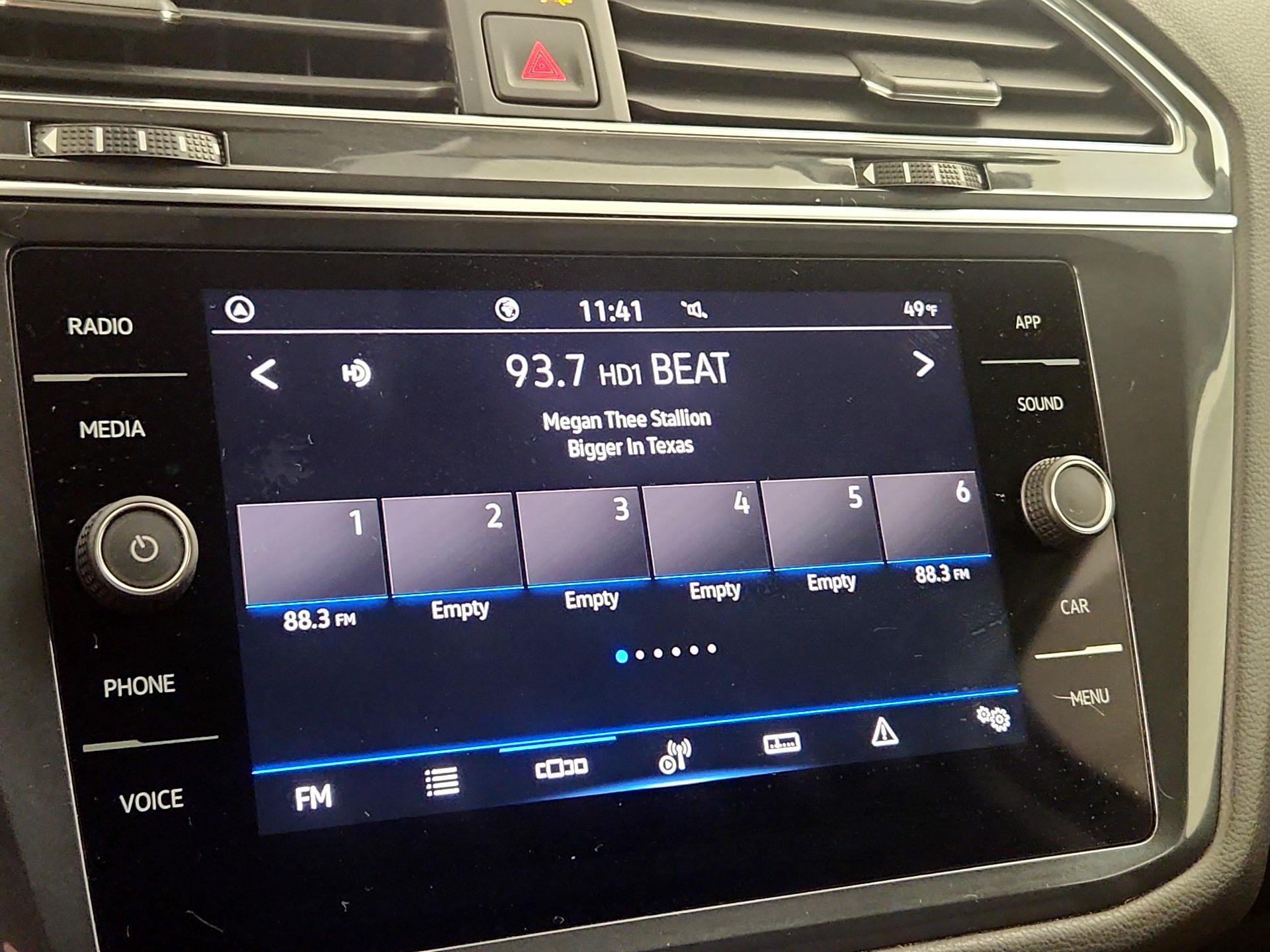 Thumbnail: 2023 Volkswagen Tiguan - 15