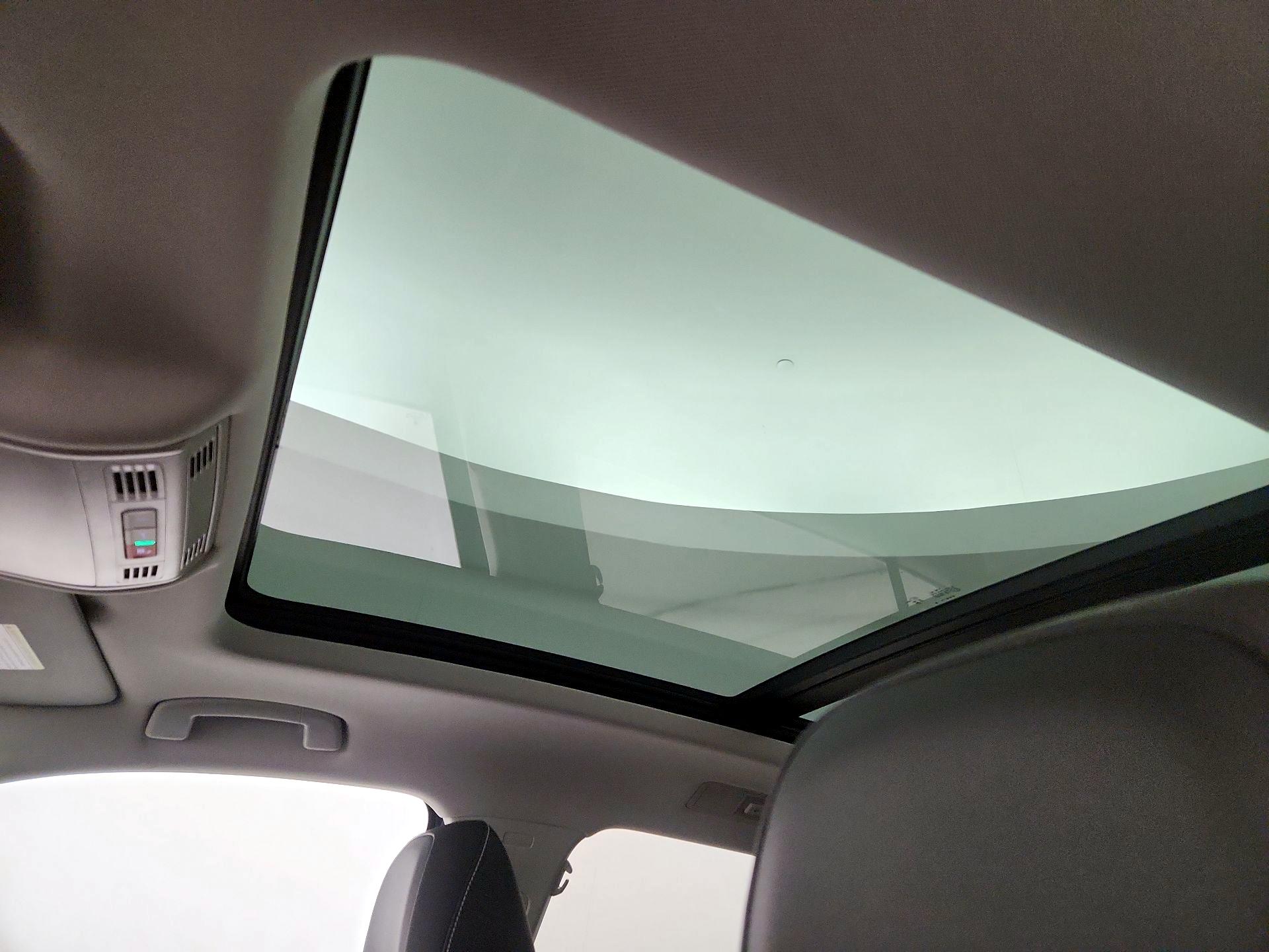 Thumbnail: 2023 Volkswagen Tiguan - 19