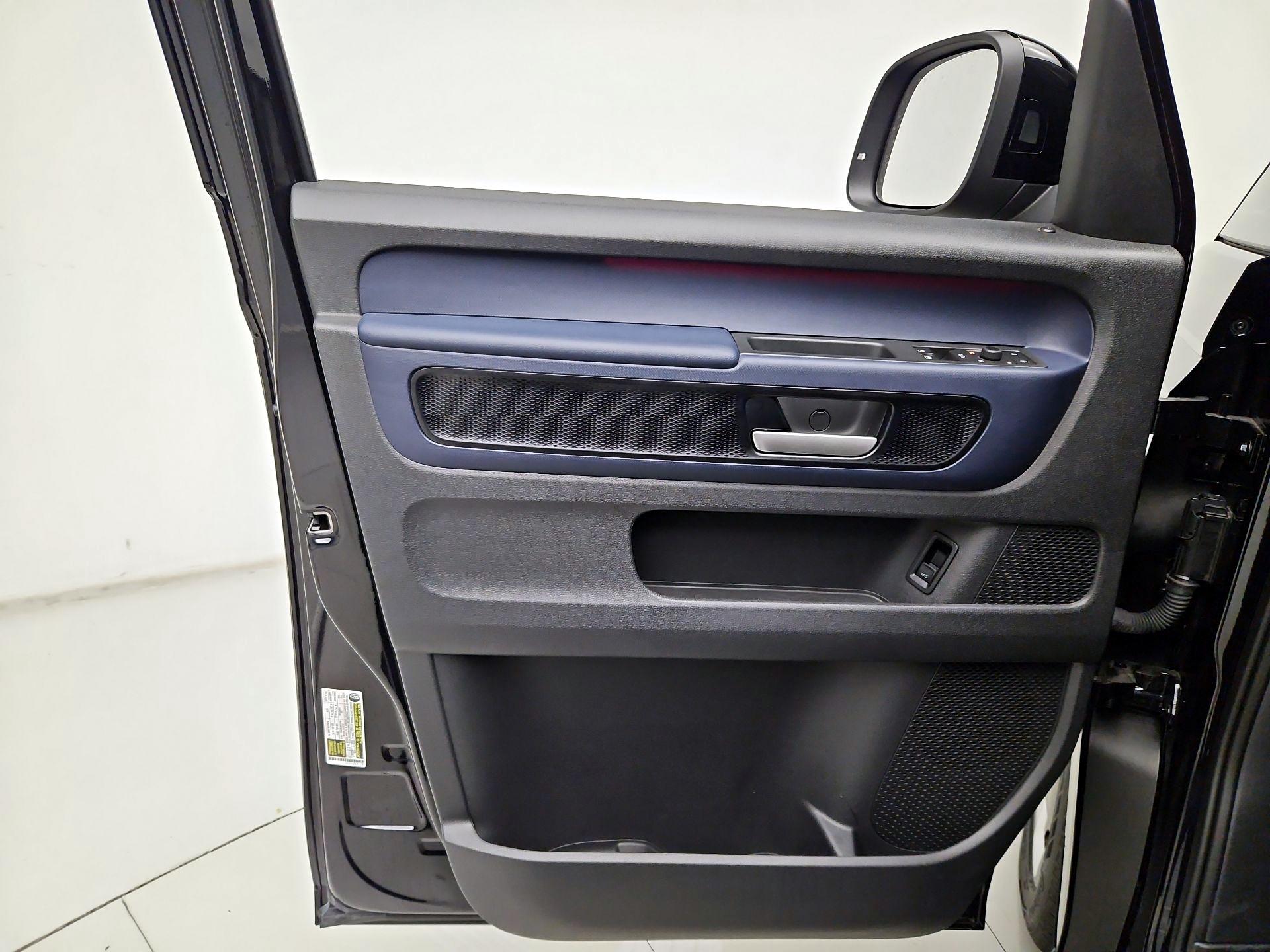 Thumbnail: 2025 Volkswagen ID.Buzz - 12