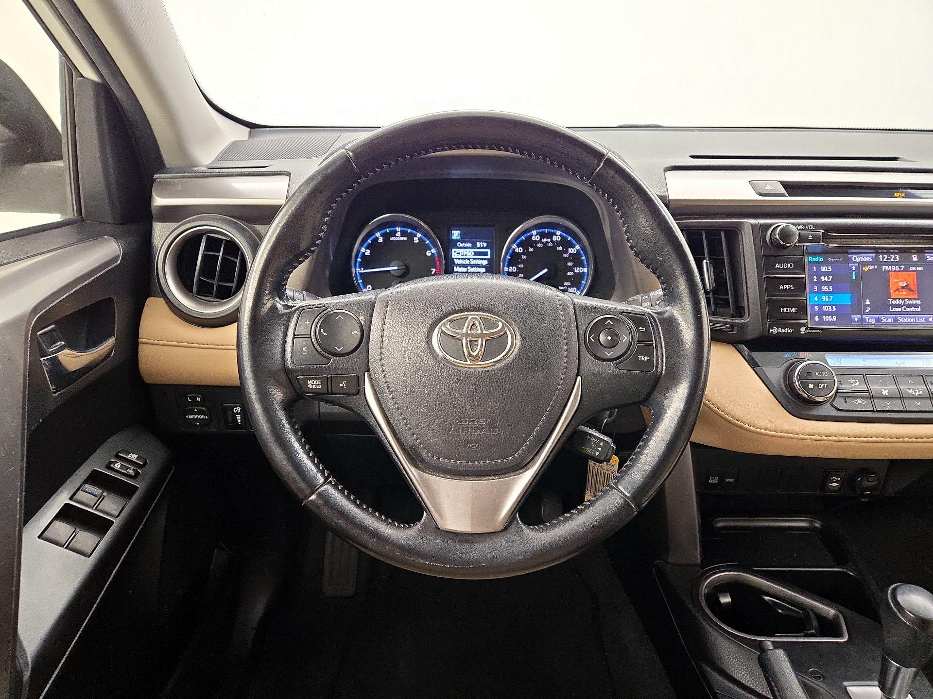Thumbnail: 2016 Toyota RAV4 - 10
