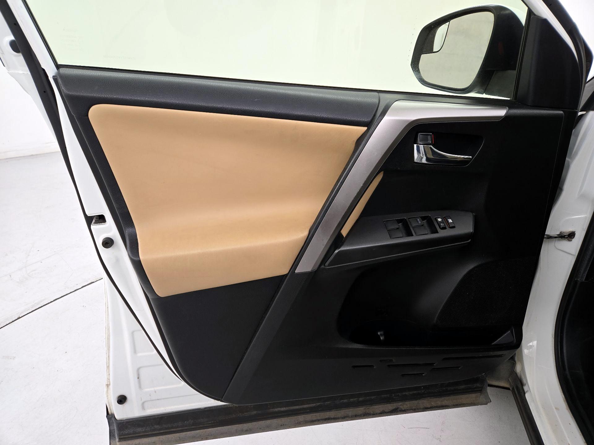 Thumbnail: 2016 Toyota RAV4 - 12