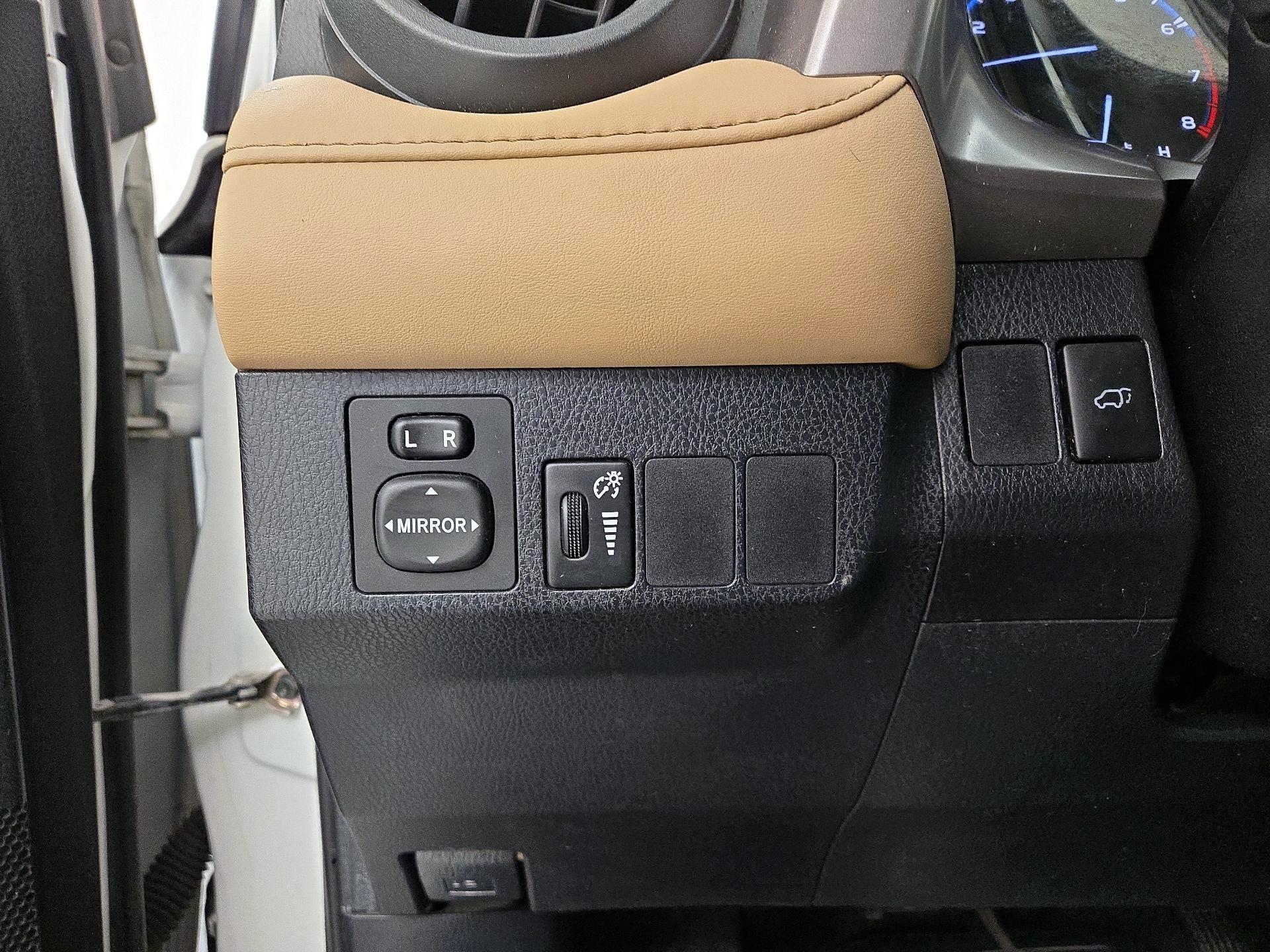 Thumbnail: 2016 Toyota RAV4 - 13