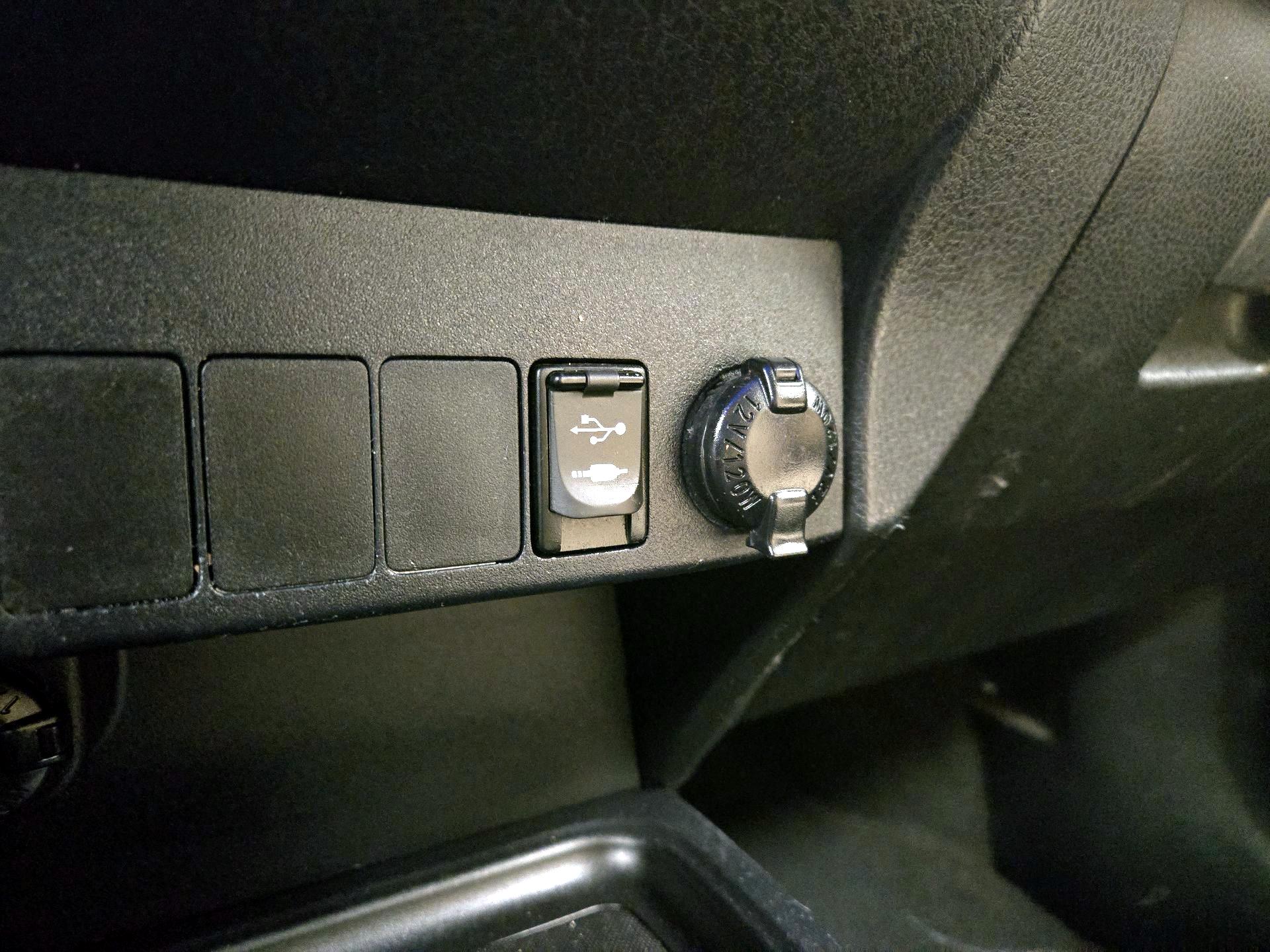 Thumbnail: 2016 Toyota RAV4 - 18