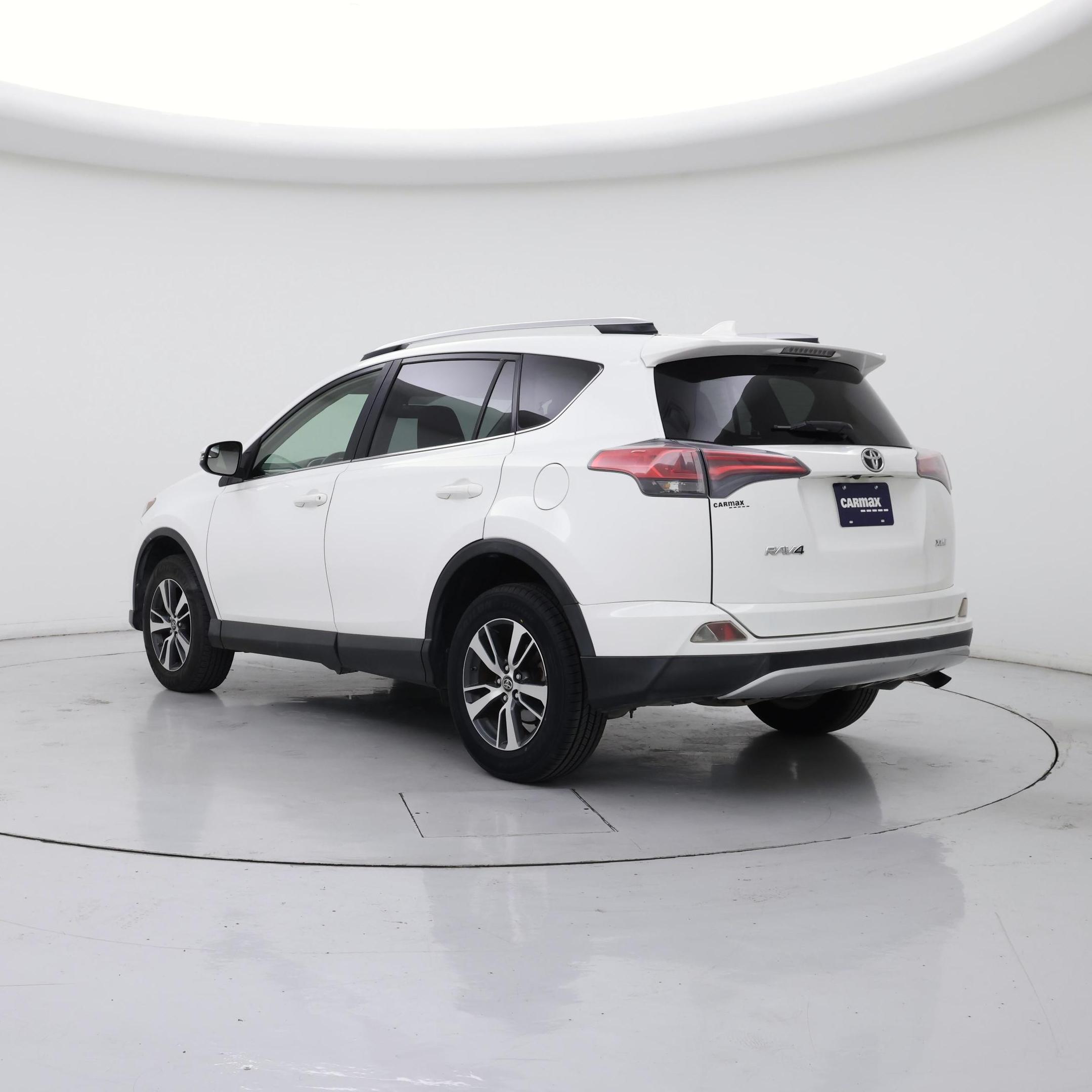 Thumbnail: 2016 Toyota RAV4 - 2