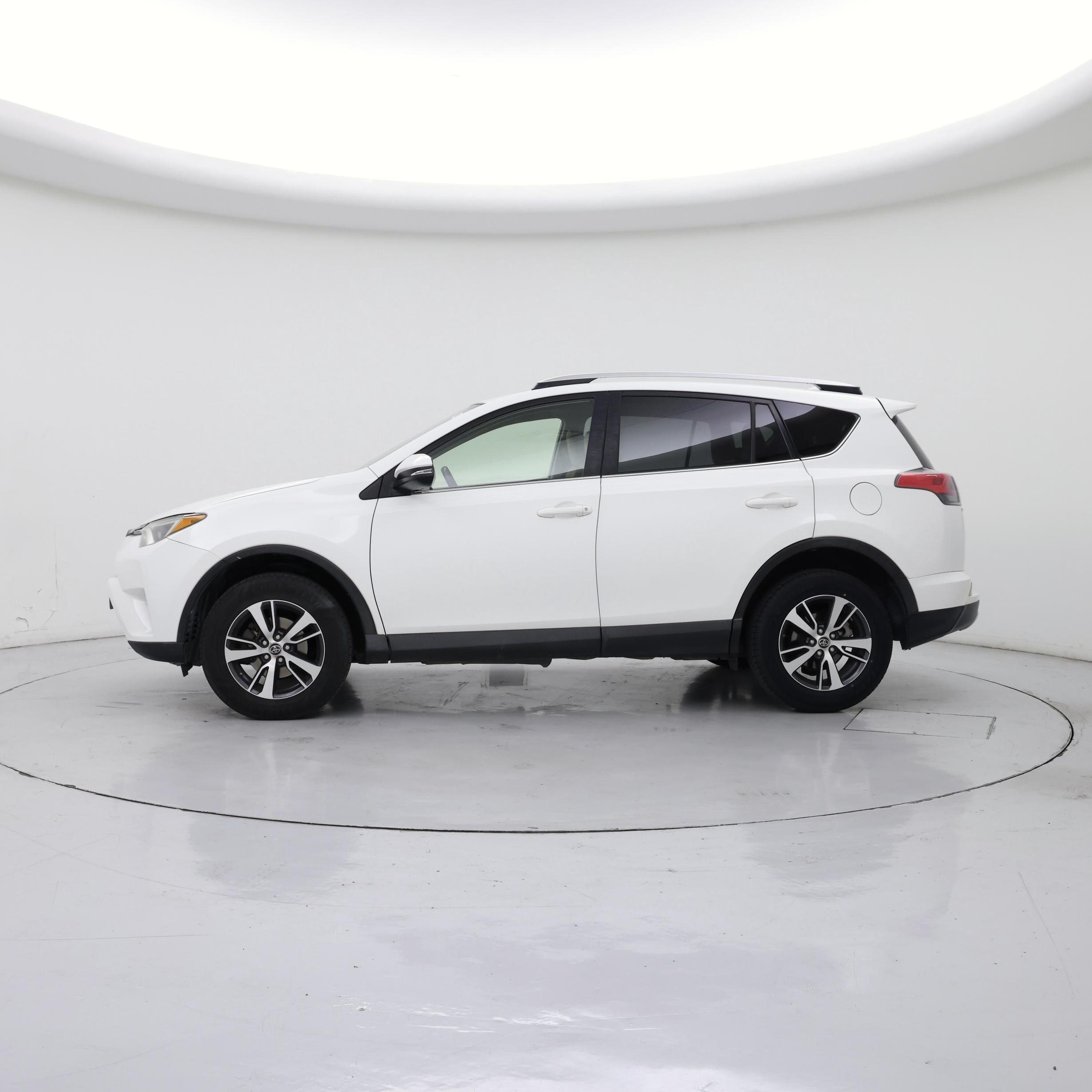 Thumbnail: 2016 Toyota RAV4 - 3