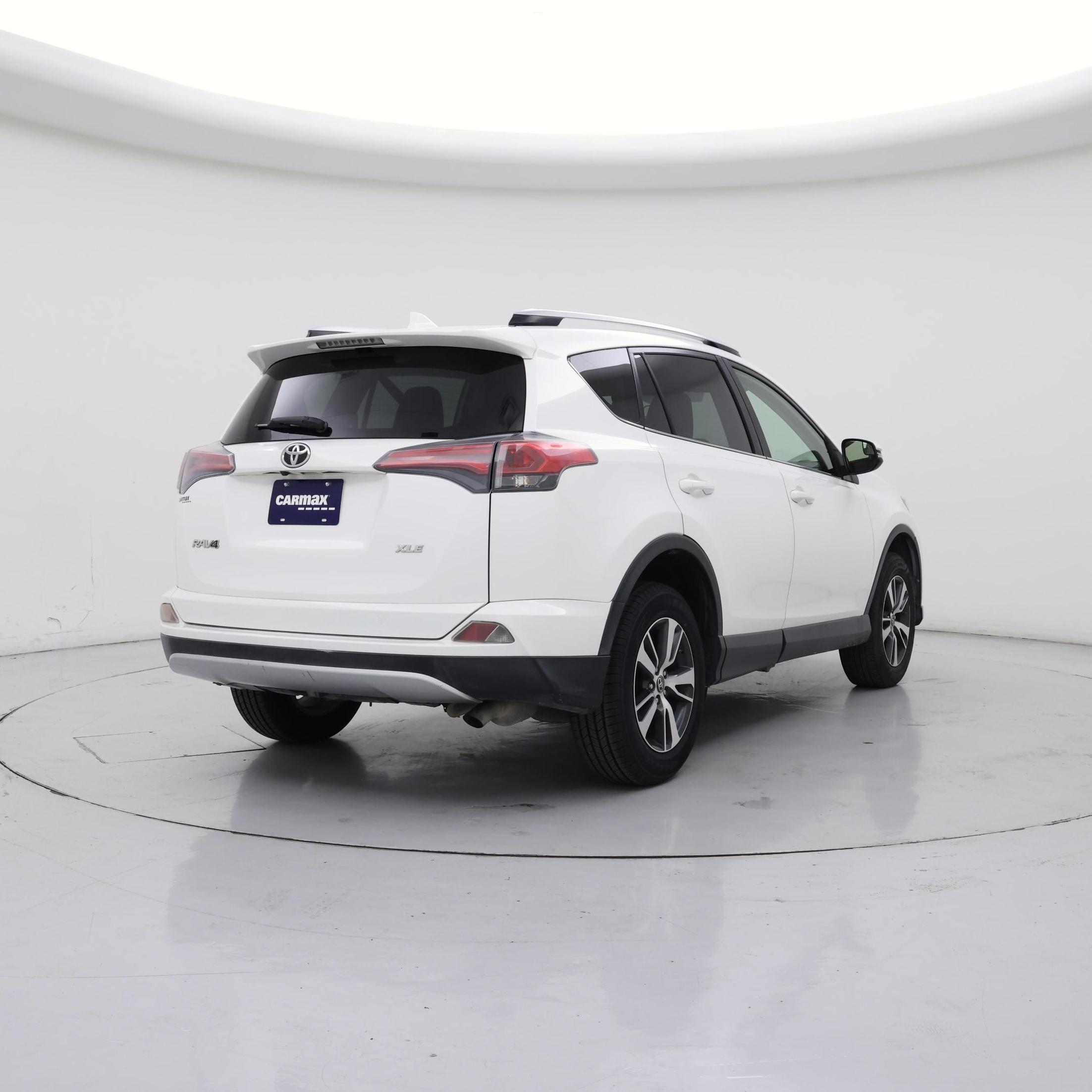 Thumbnail: 2016 Toyota RAV4 - 8