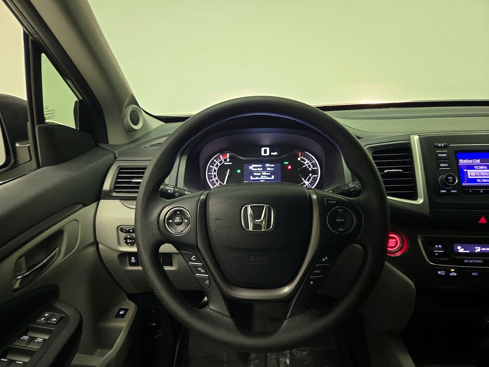 2018 Honda Pilot LX - Photo 11
