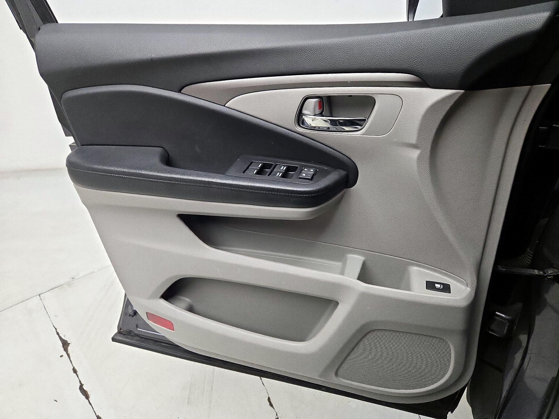 Thumbnail: 2018 Honda Pilot - 12