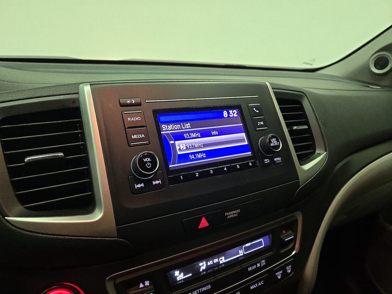 2018 Honda Pilot LX - Photo 16