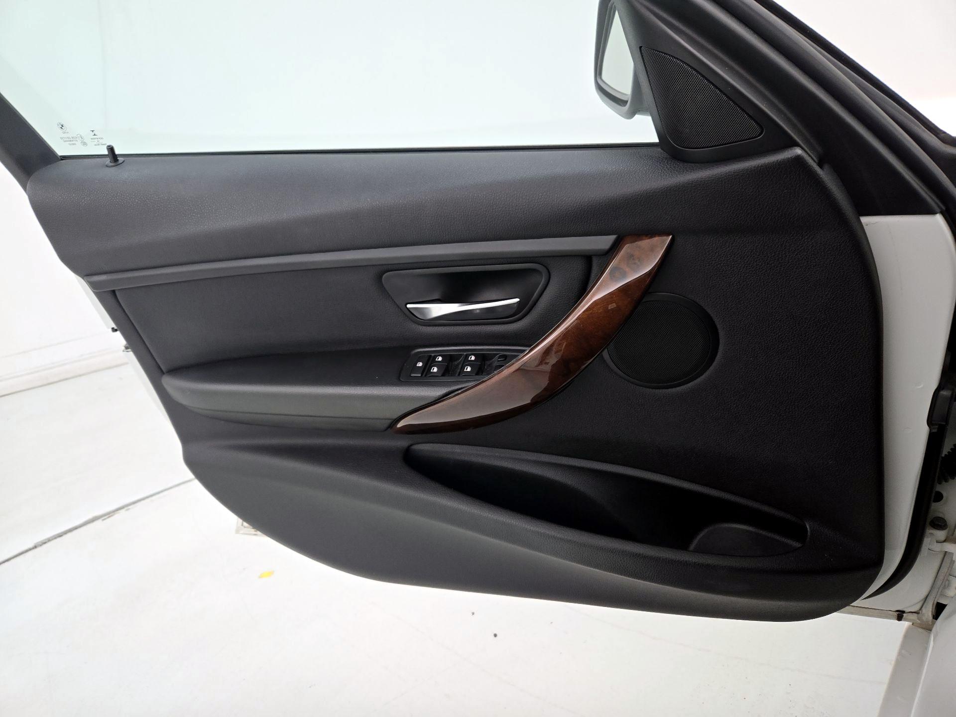 Thumbnail: 2015 BMW 3 Series - 12