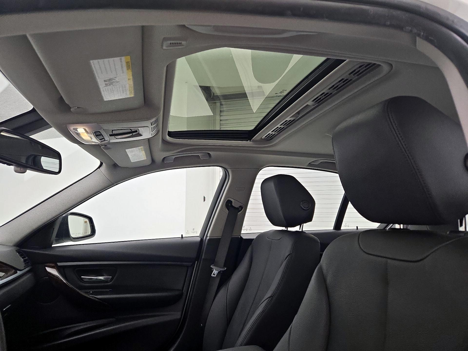 Thumbnail: 2015 BMW 3 Series - 18