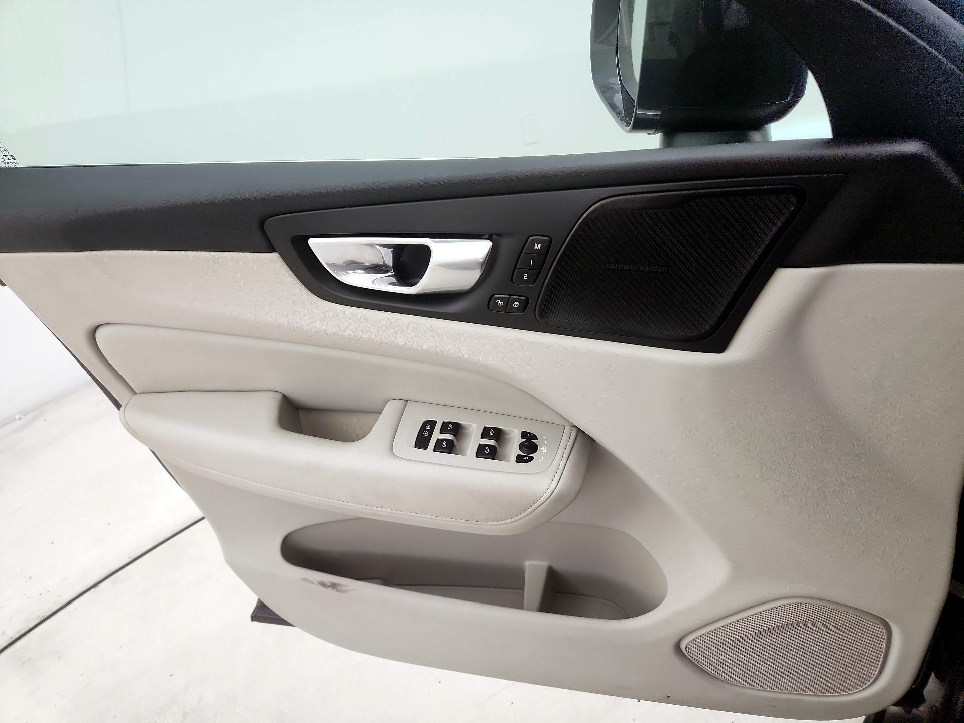 Thumbnail: 2023 Volvo XC60 - 12