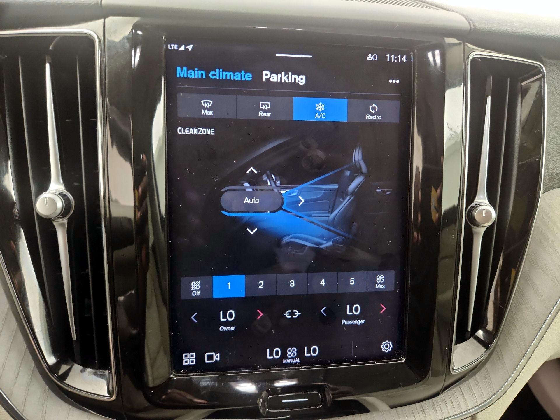 Thumbnail: 2023 Volvo XC60 - 16