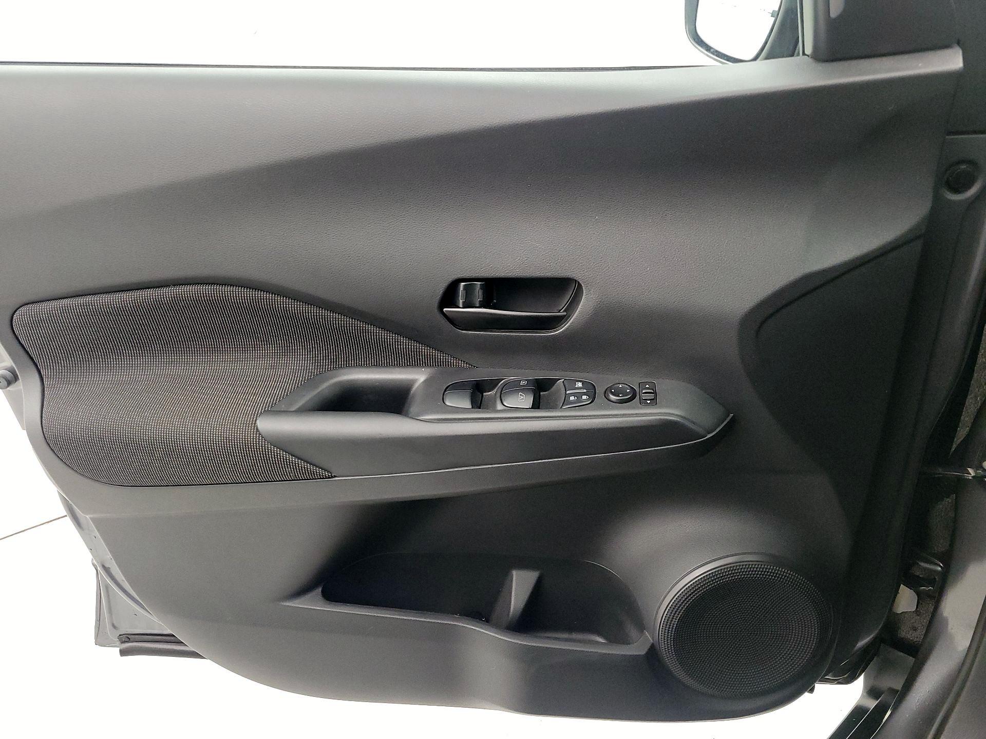 Thumbnail: 2020 Nissan Kicks - 10