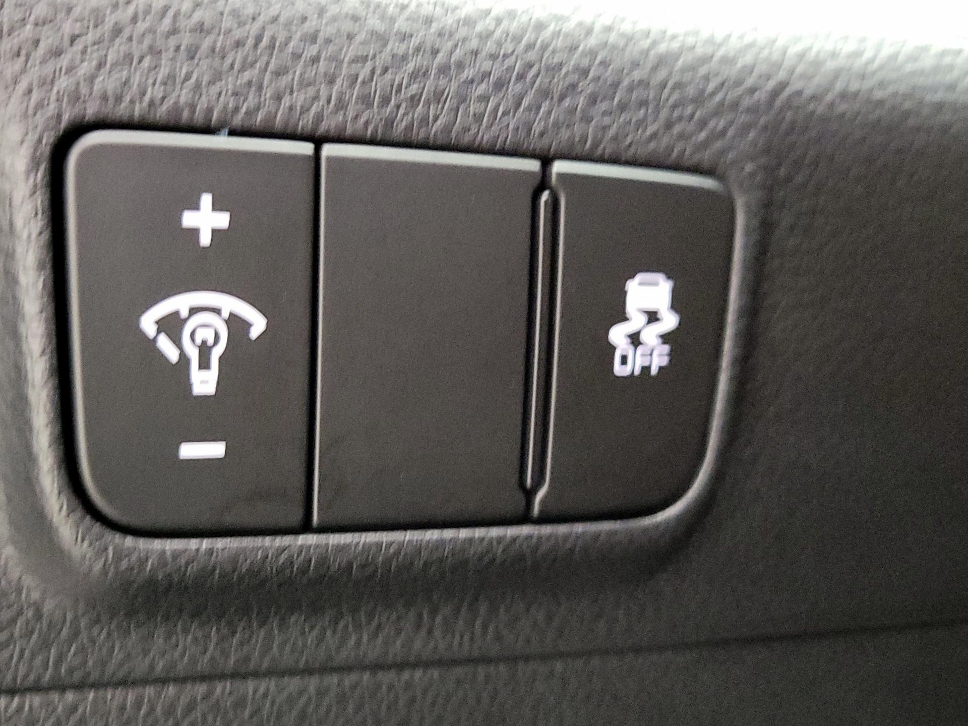 Thumbnail: 2025 Kia K5 - 13