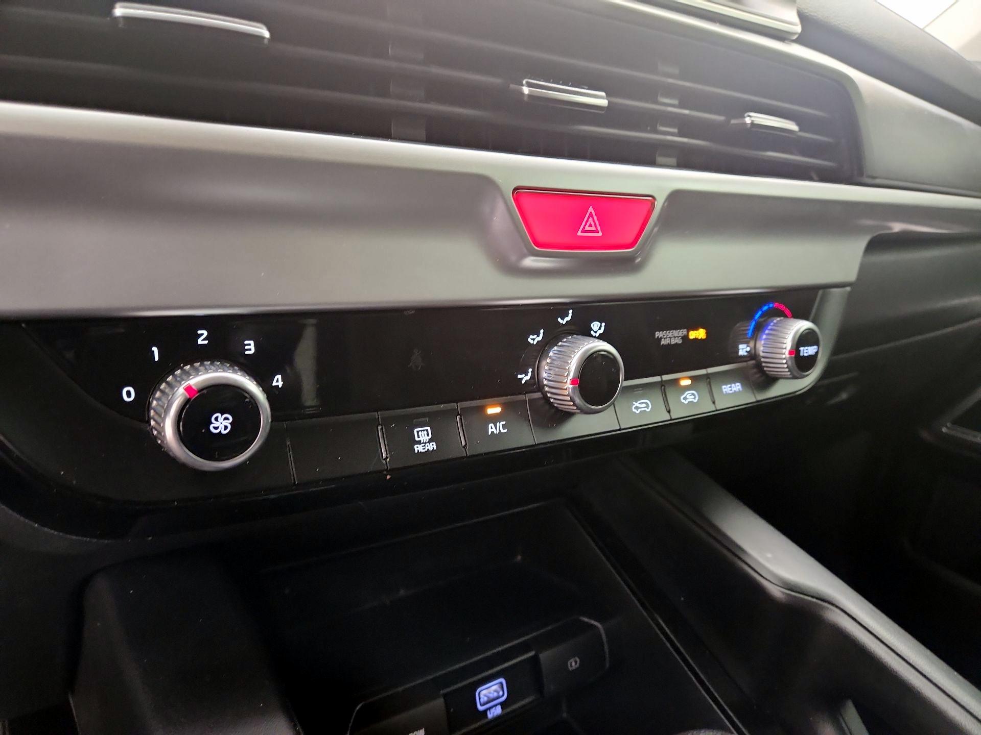 Thumbnail: 2021 Kia Telluride - 16