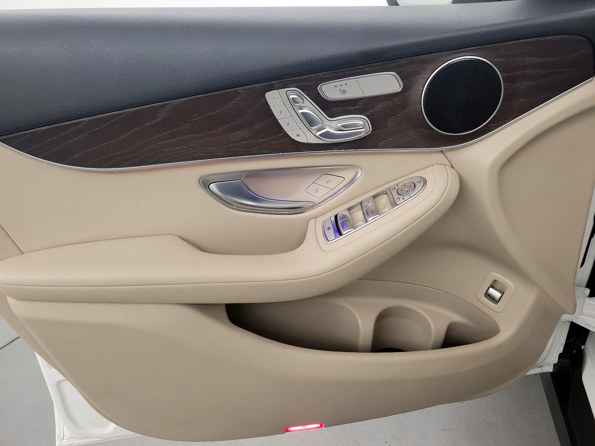 Thumbnail: 2020 Mercedes-Benz GLC - 12