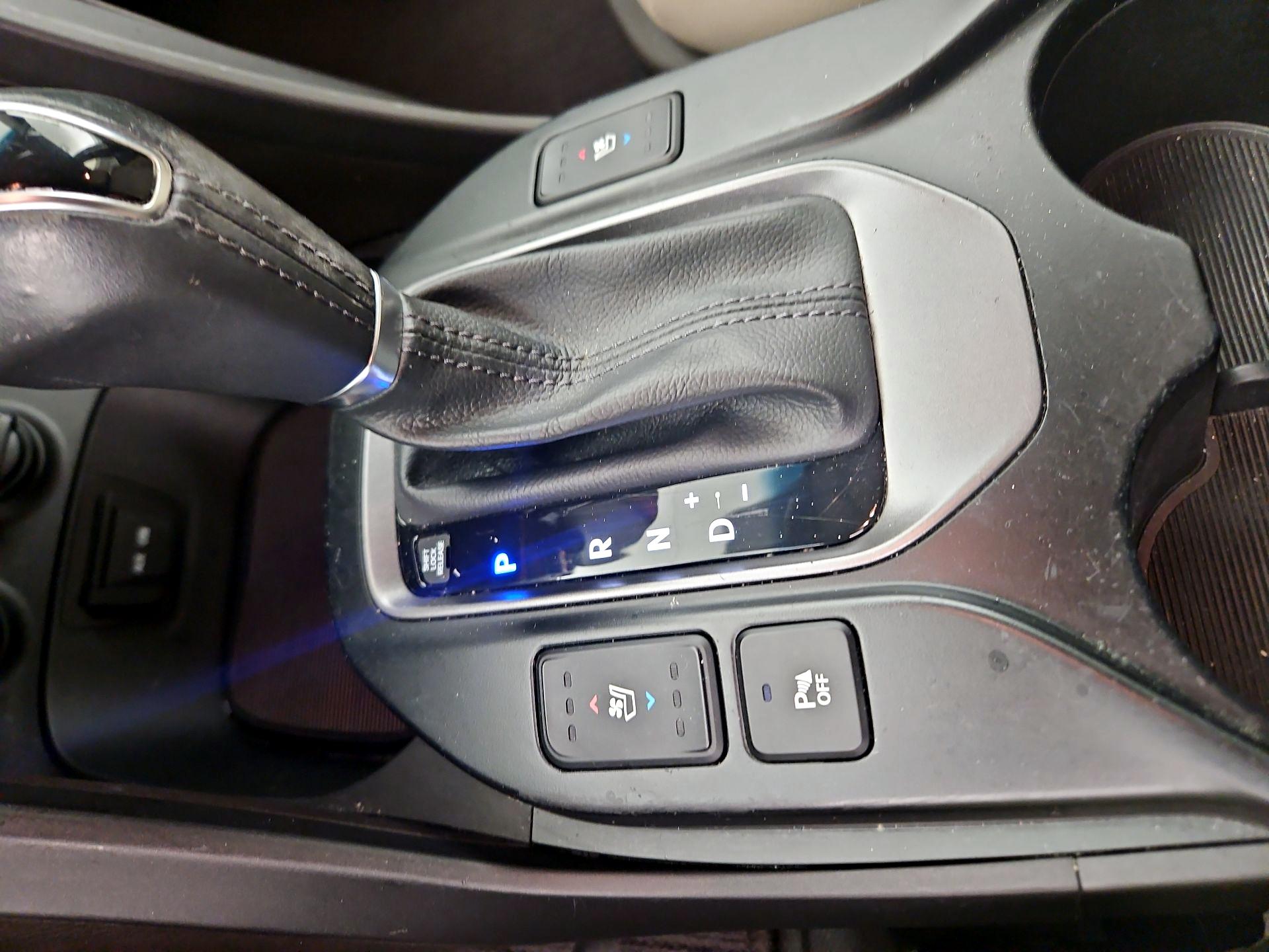 Thumbnail: 2015 Hyundai Santa Fe - 17