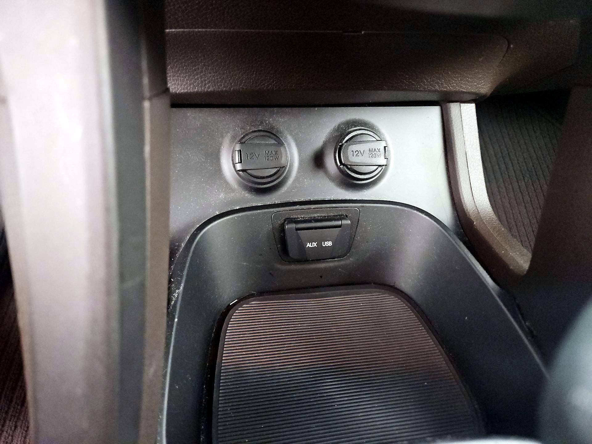 Thumbnail: 2015 Hyundai Santa Fe - 18