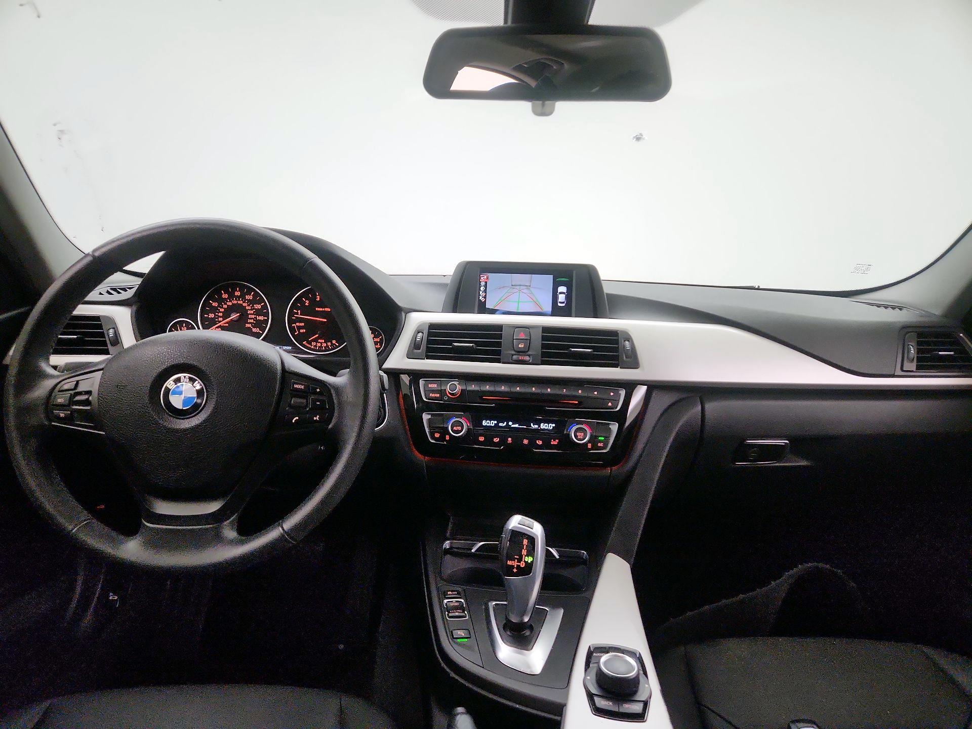 Thumbnail: 2017 BMW 3 Series - 9